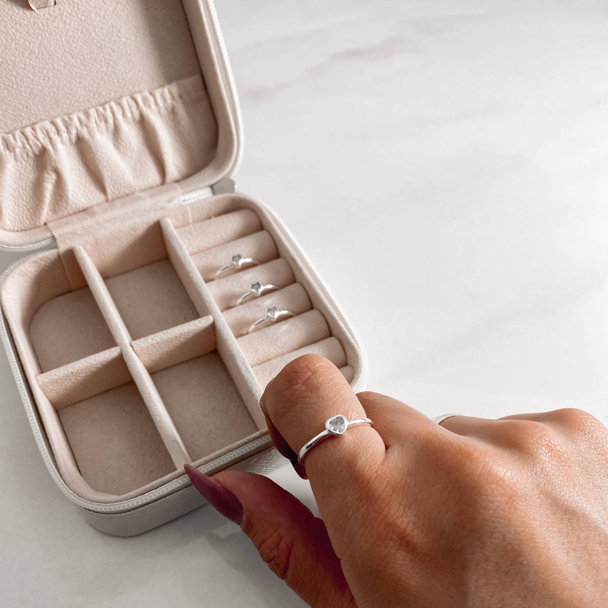 Imagem Anel zircônia coração embutida