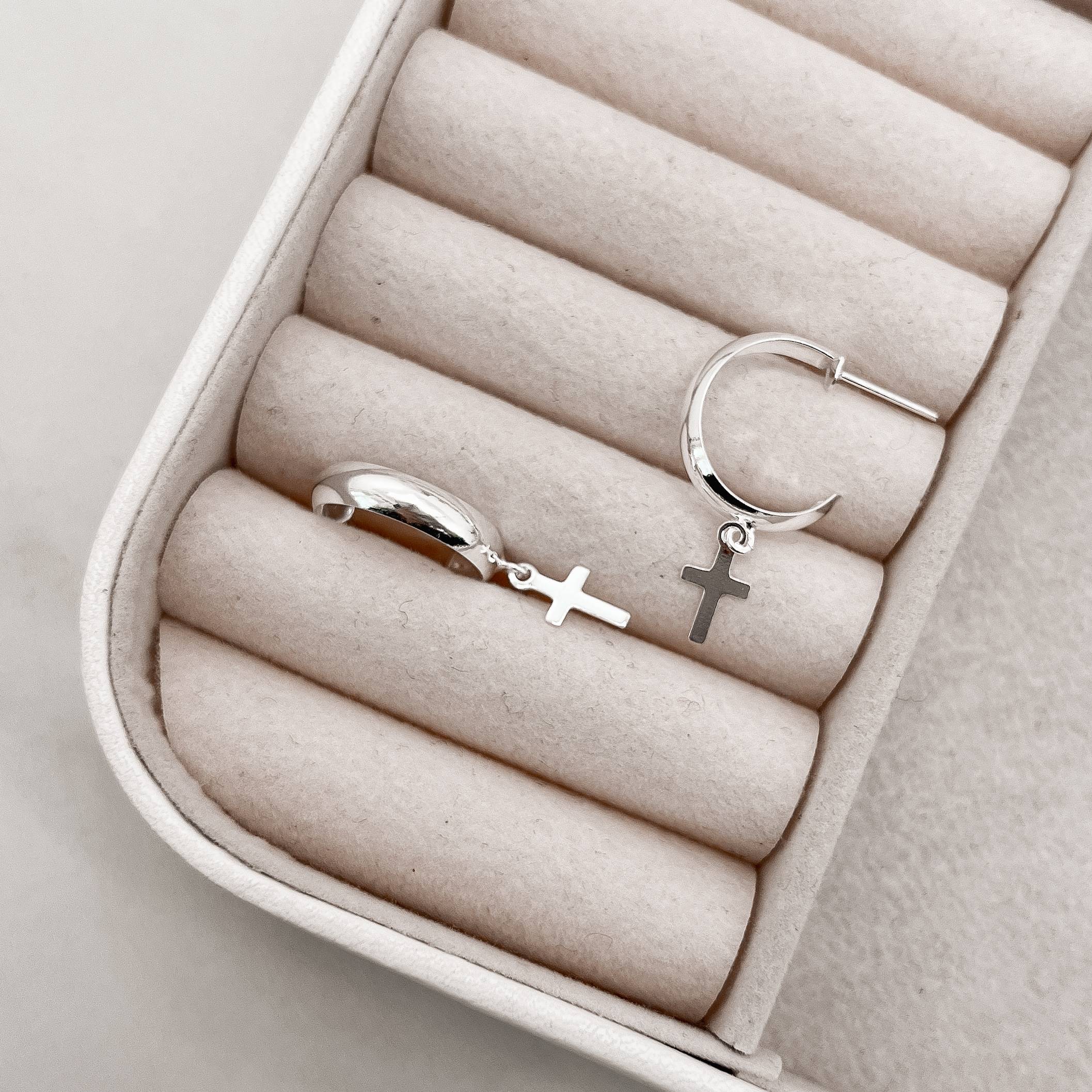 Imagem Argola 18mm tarraxa pingente cruz