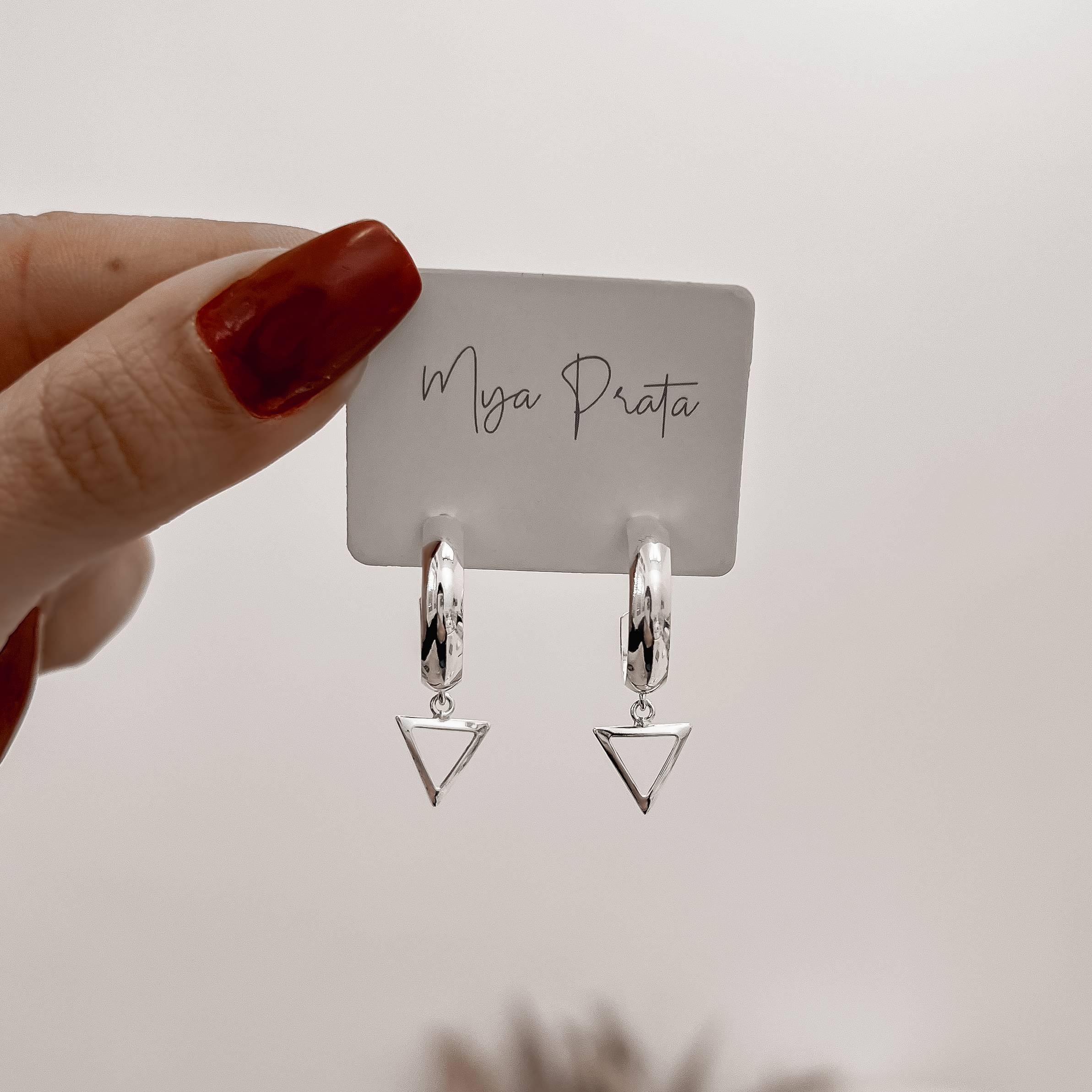 Imagem Argola 18mm tarraxa pingente triângulo