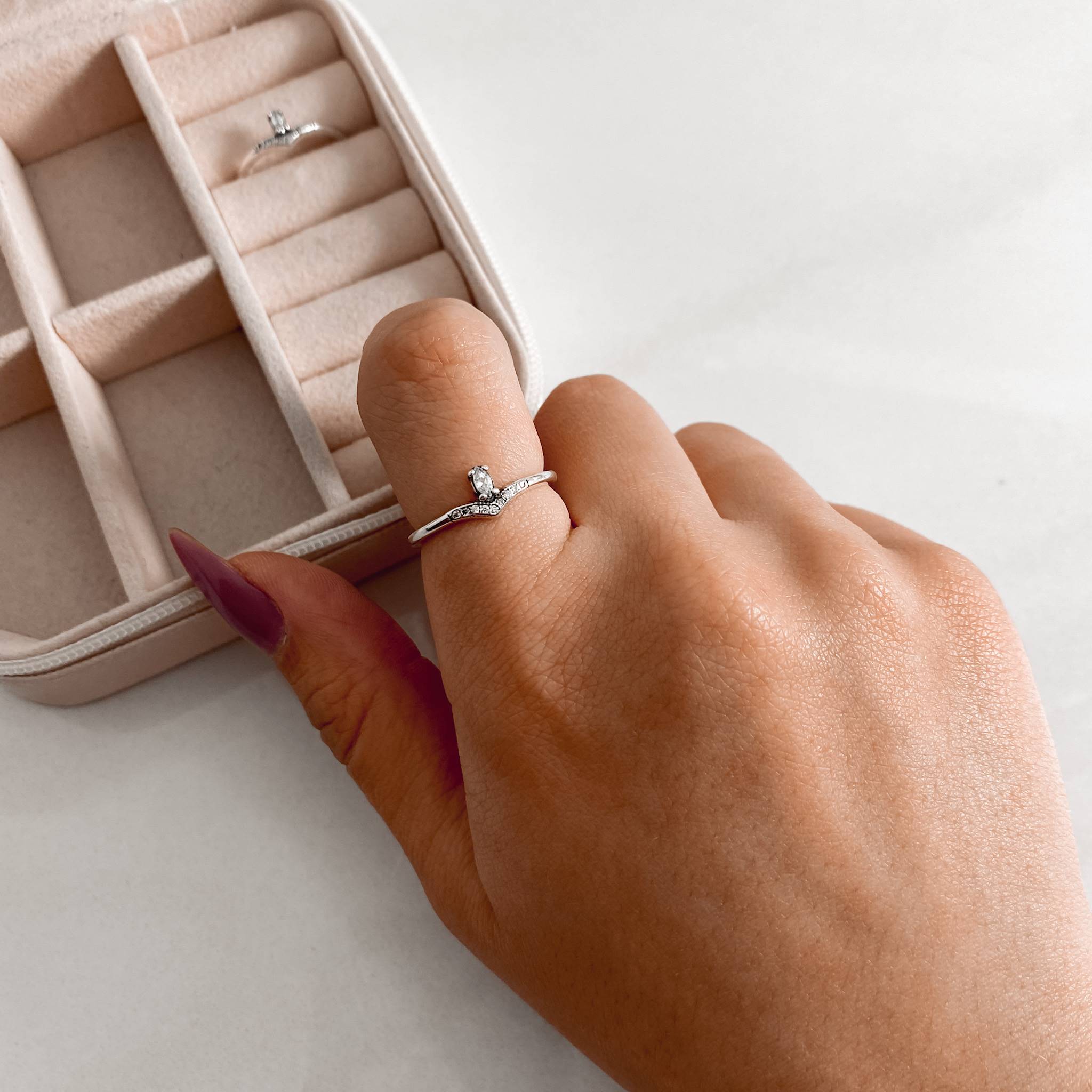 Imagem Anel V com zircônia navete envelhecido