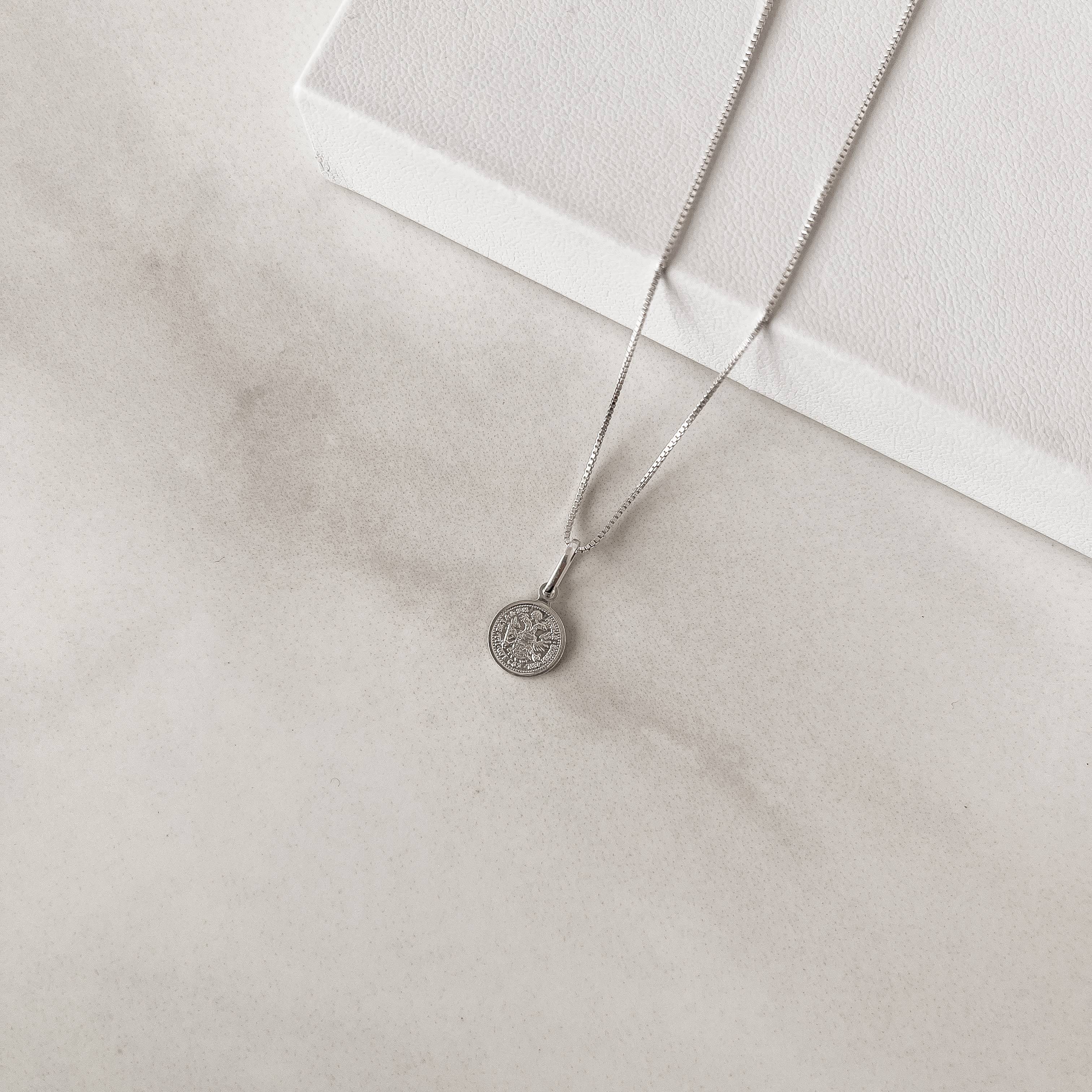 Imagem Colar pingente medalha mini moeda austríaca 11mm 40cm