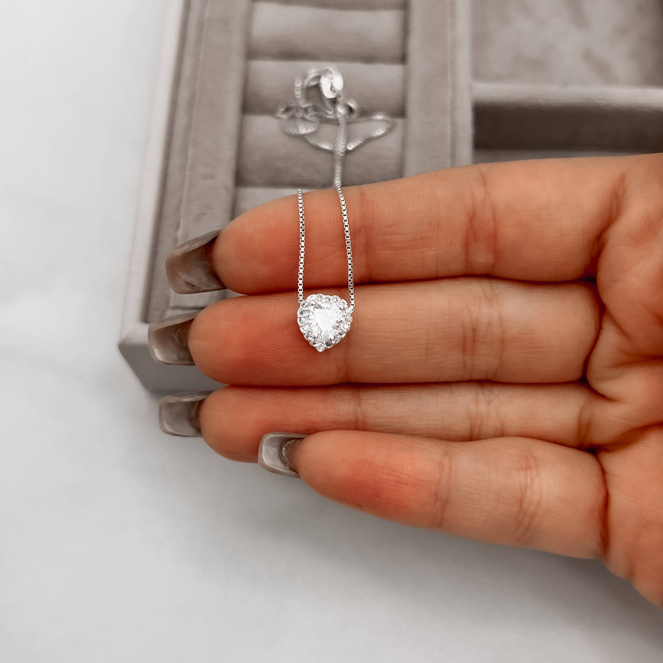 Colar coração cravejado com zircônia coração passante 8mm 45cm