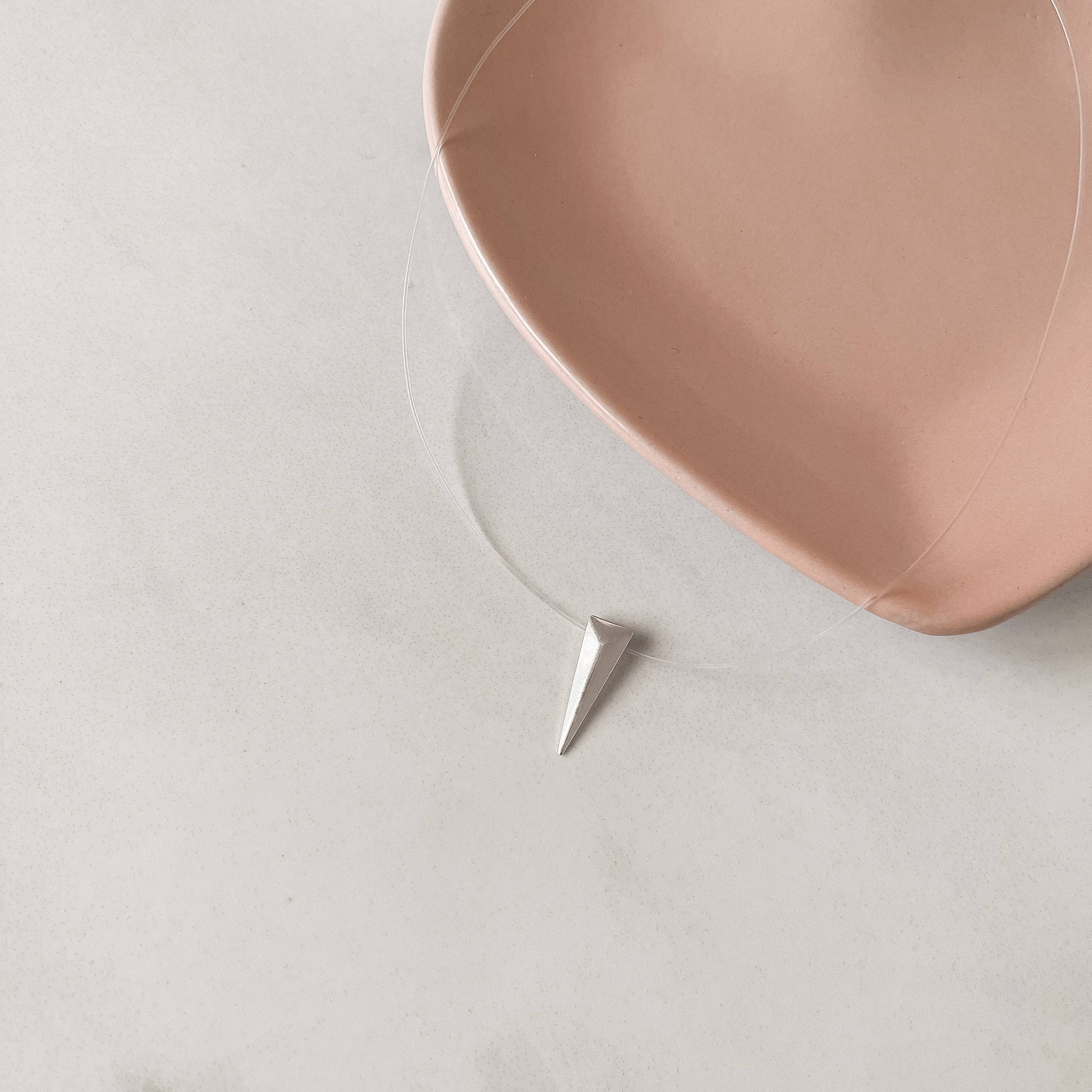 Colar nylon triângulo isósceles 35cm + alongadora