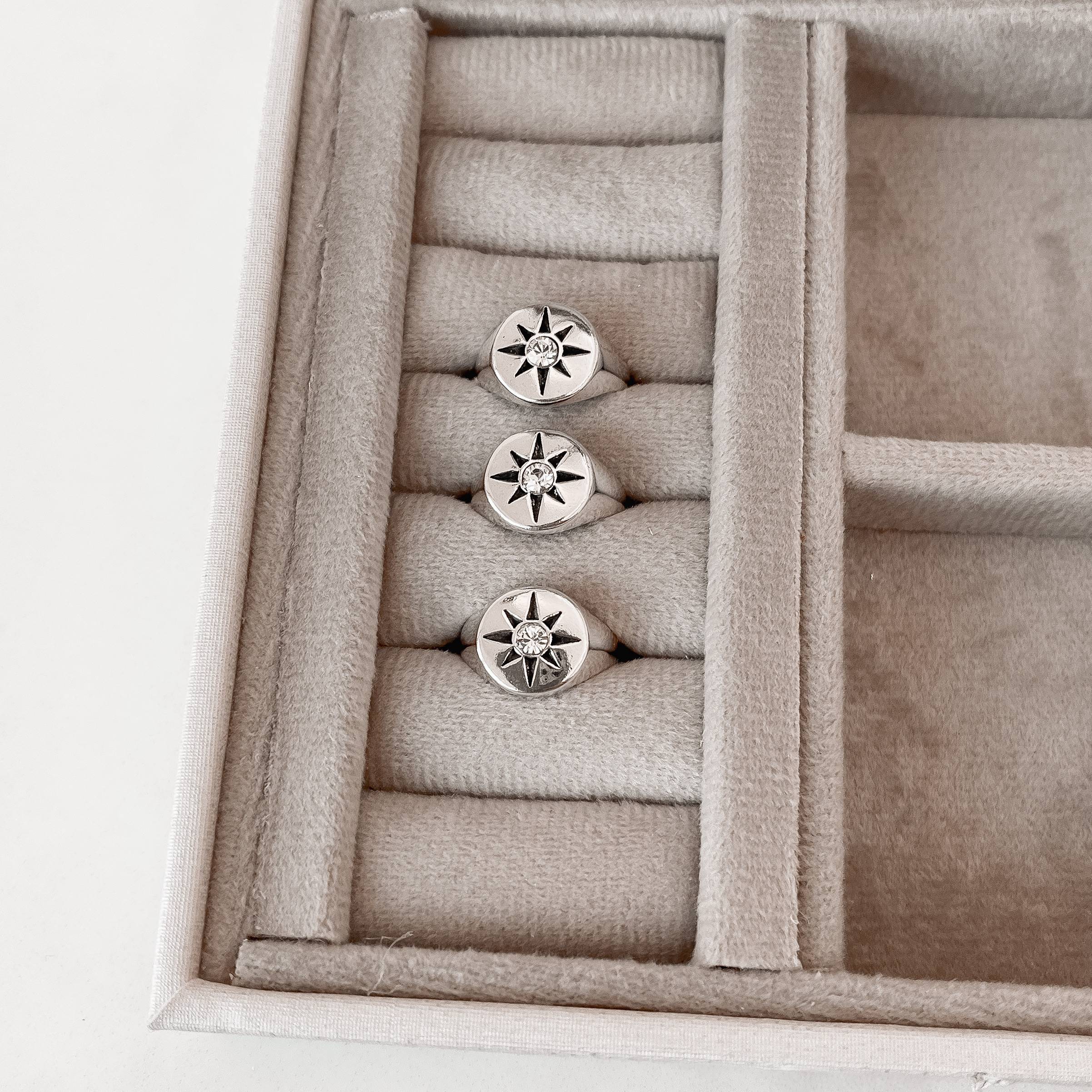 Anel dedinho estrela com zircônia envelhecido