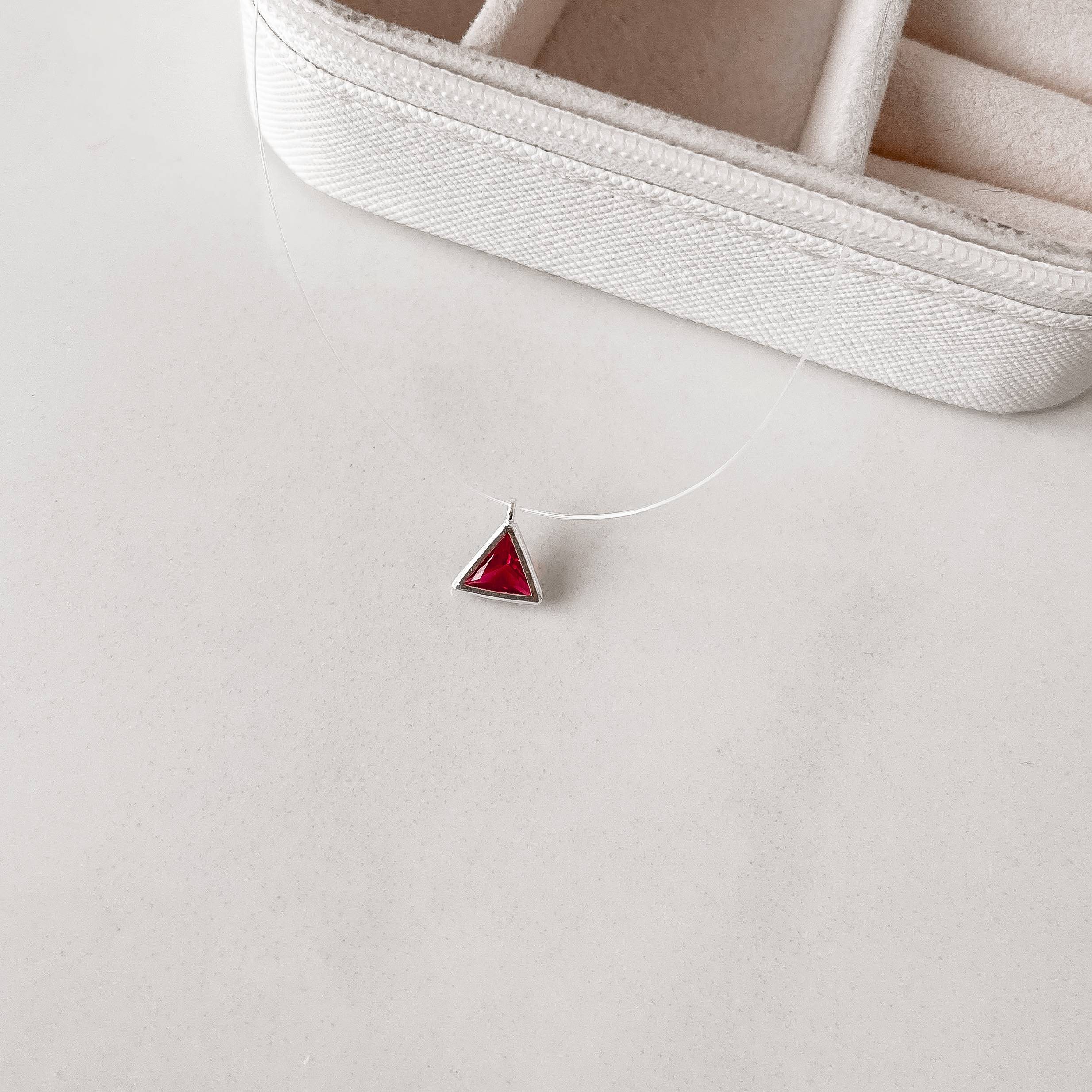 Imagem Colar nylon zircônia triângulo cereja 6mm 40cm