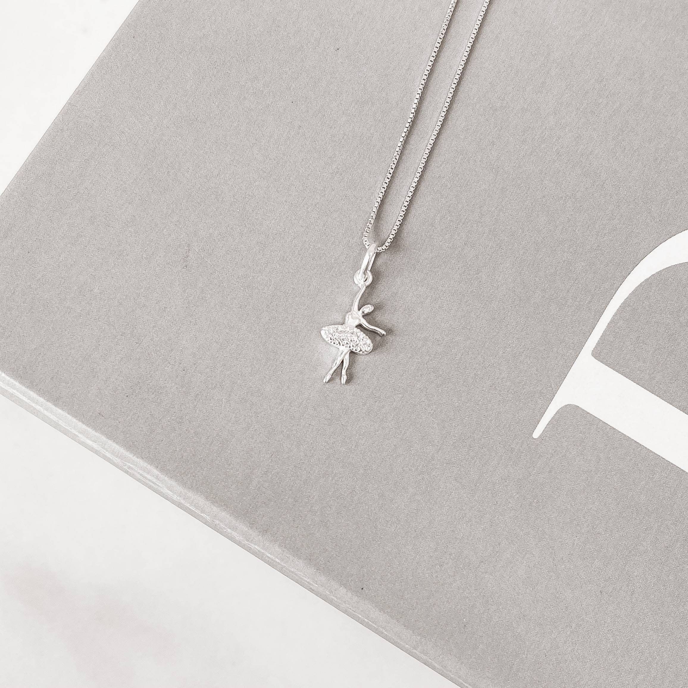 Colar pingente bailarina cravejada 16mm 45cm