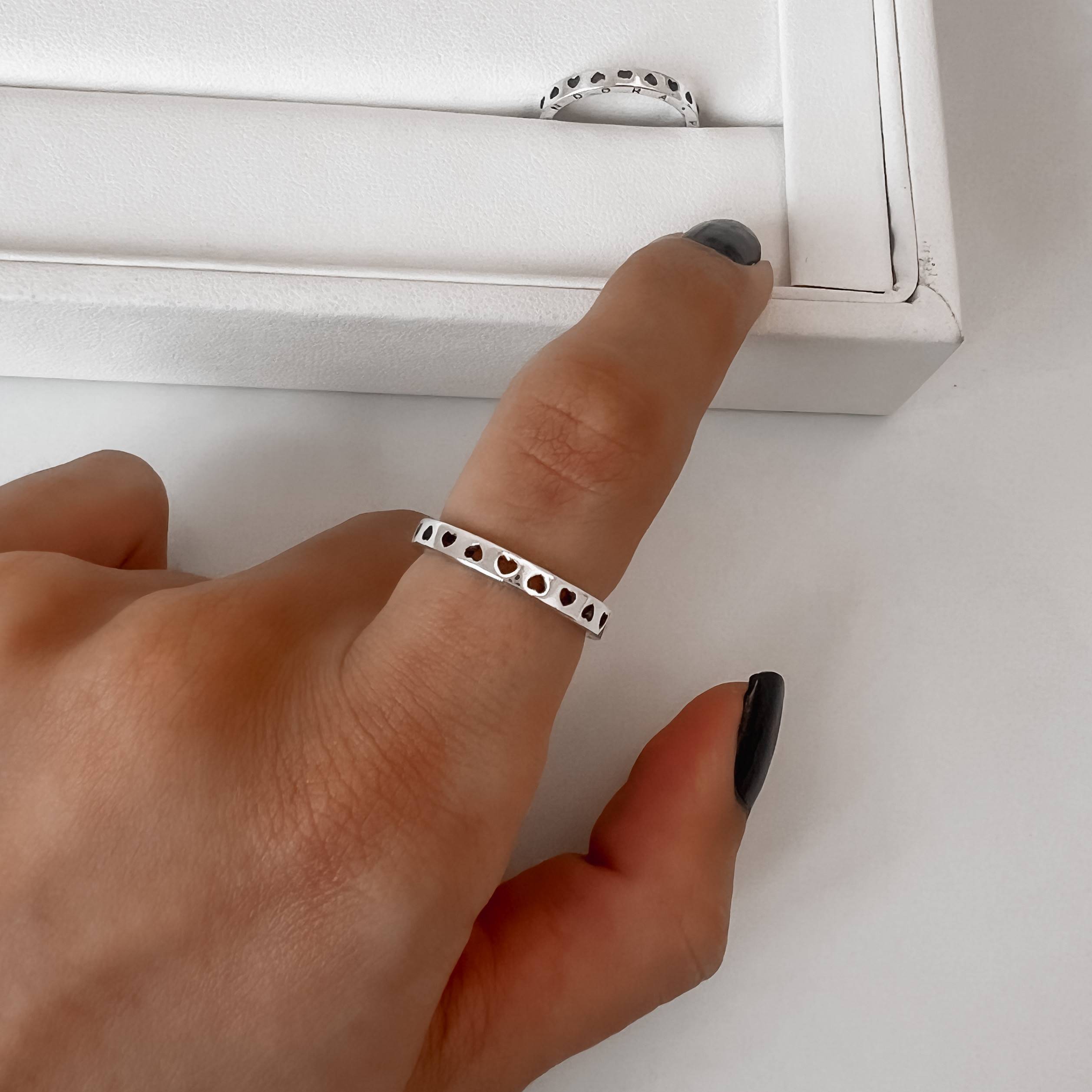 Imagem Aliança pesada corações e escrito resina