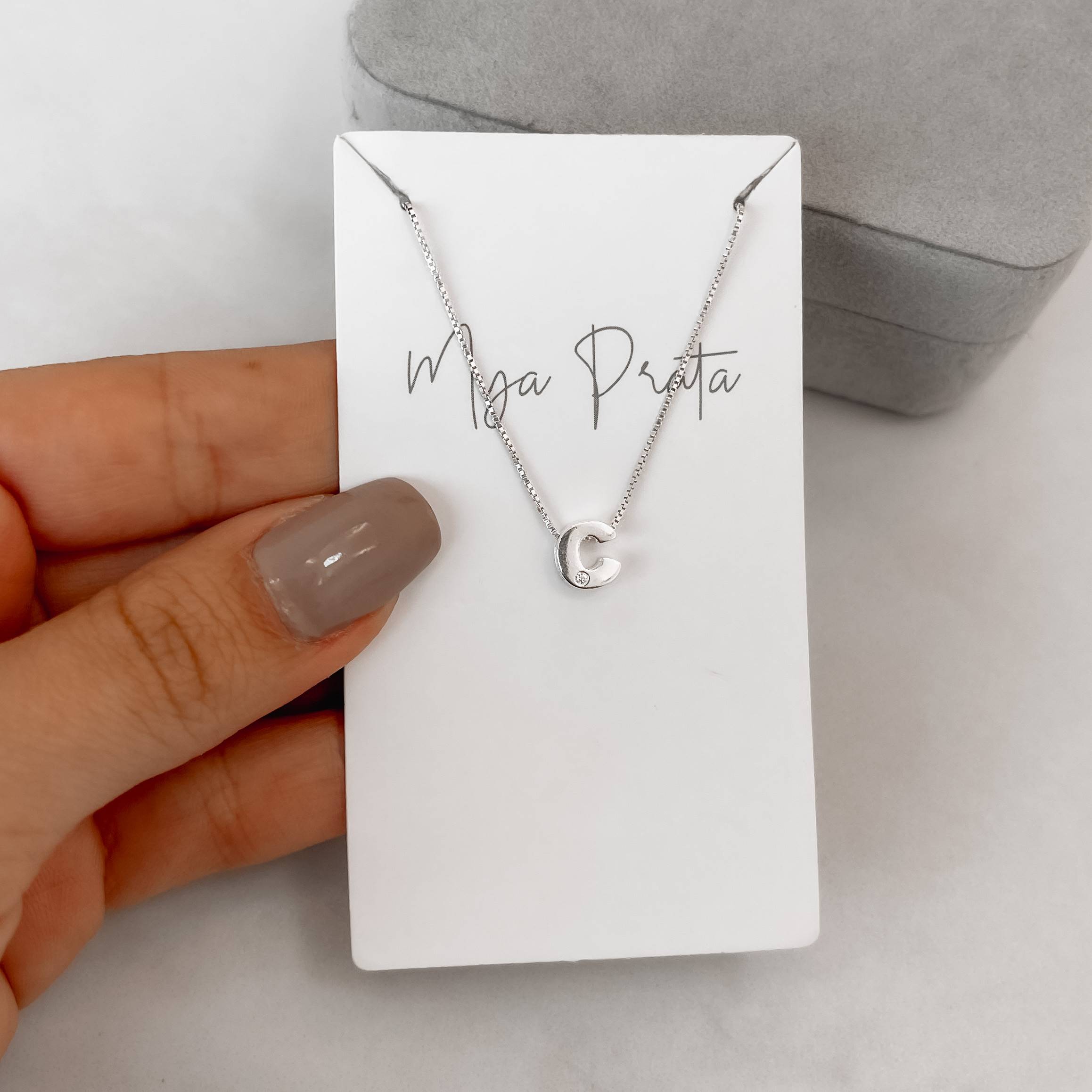 Colar letra C detalhe zircônia 7mm 45cm