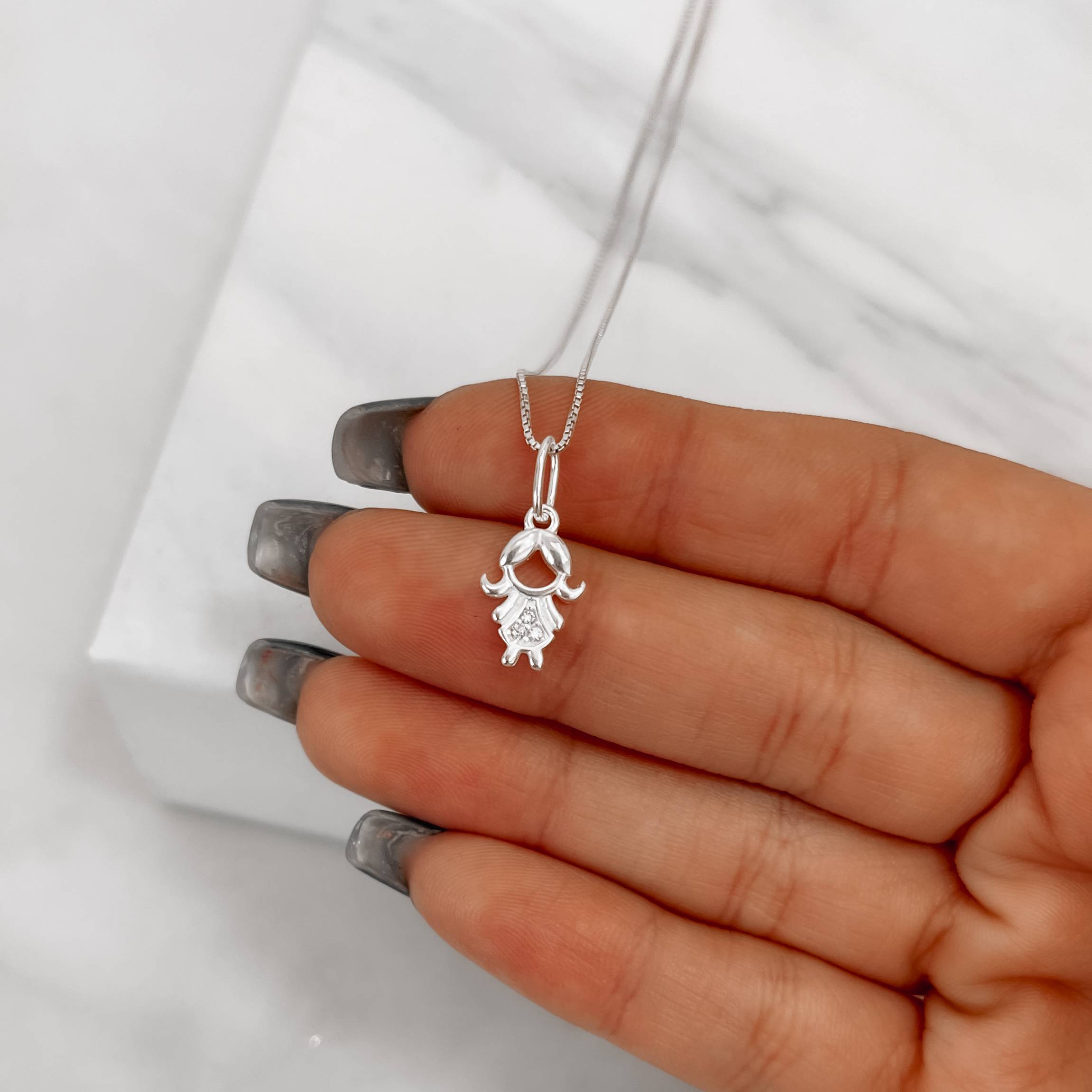 Imagem Secundária Colar pingente menina detalhe zircônias 12mm 45cm