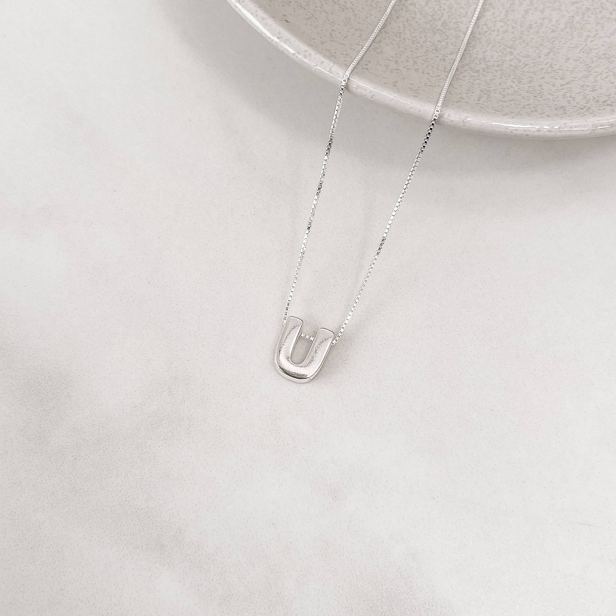 Colar letra U 9mm 45cm