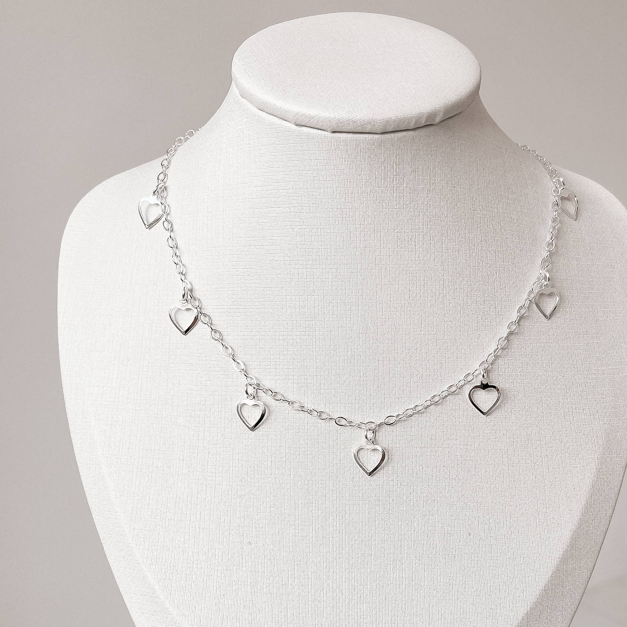 Choker pingentes corações vazados 8mm