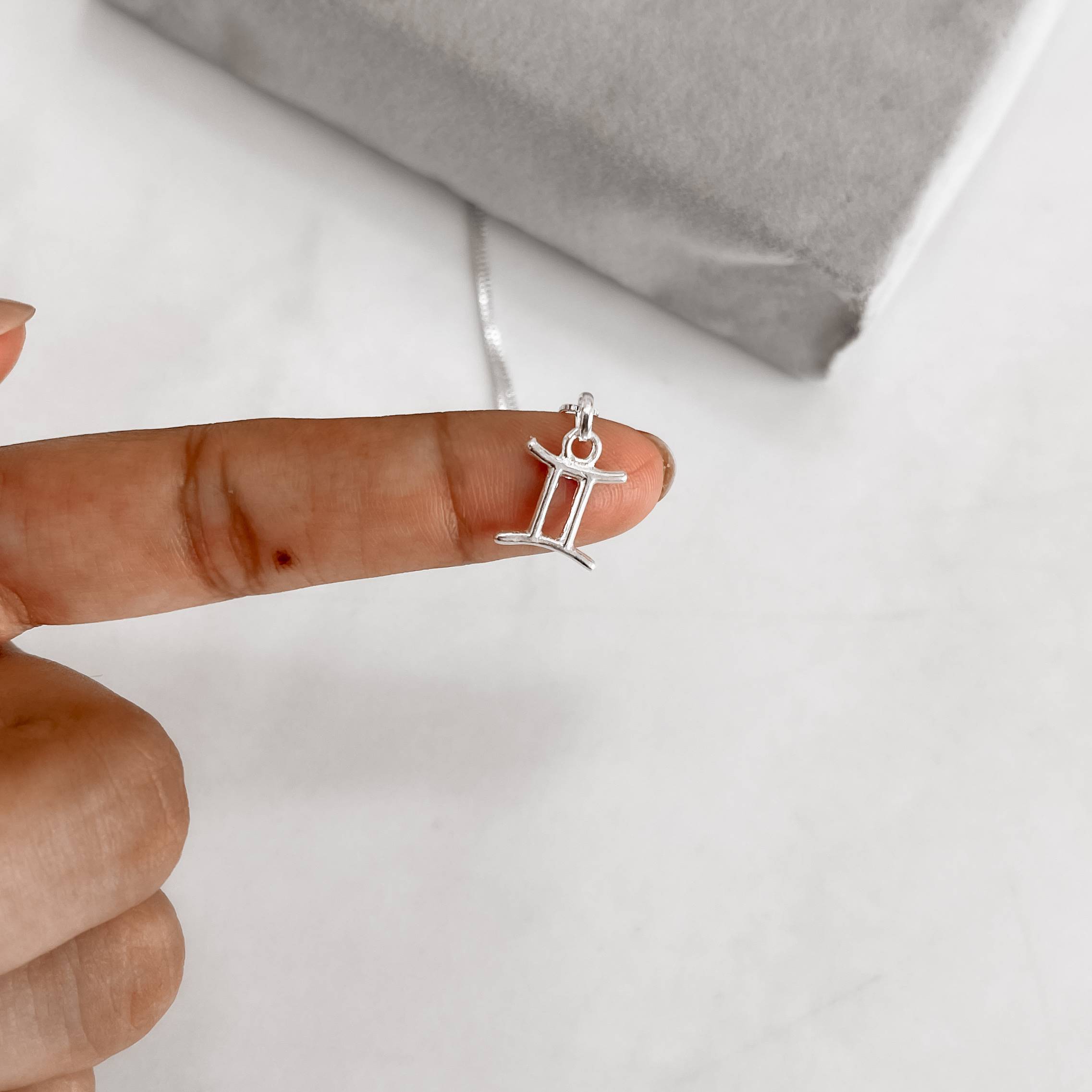 Colar pingente signo Gêmeos 10mm 45cm