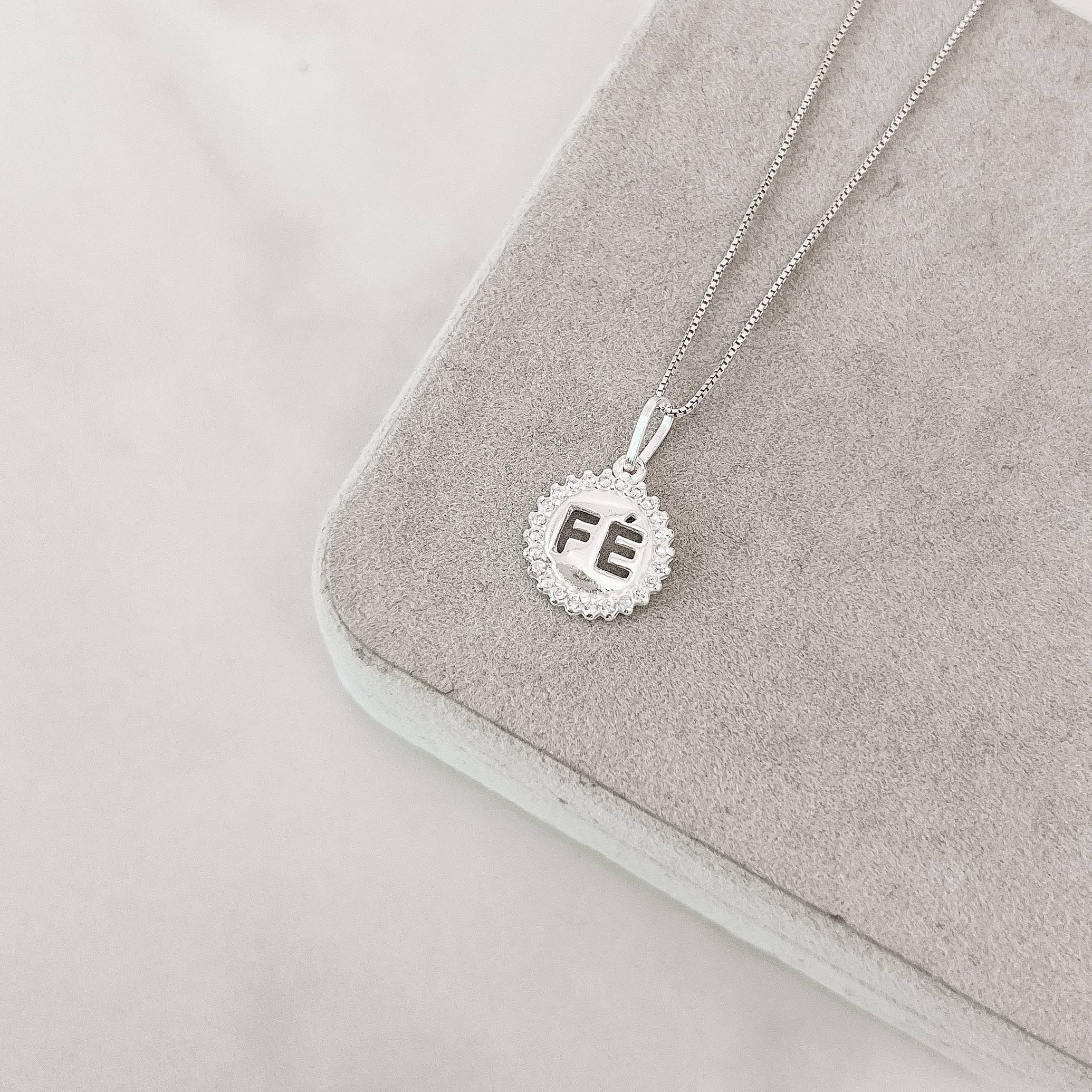 Imagem Secundária Colar pingente medalha fé cravejada 13mm 45cm