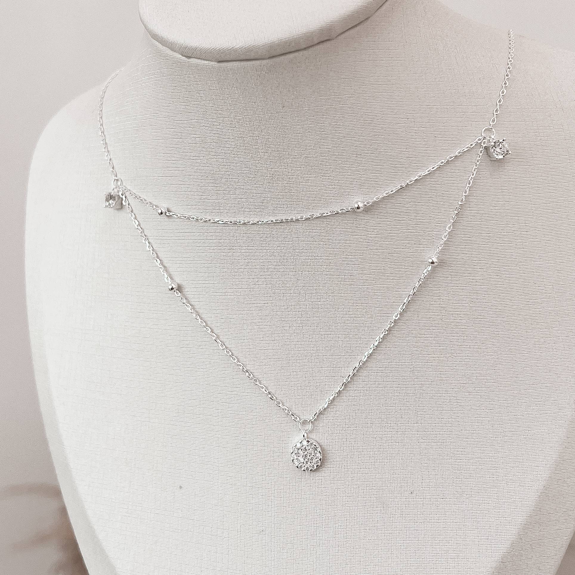 Imagem Colar duplo entremeio bolas pingente zircônias e botão cravejado 7mm 40+5cm