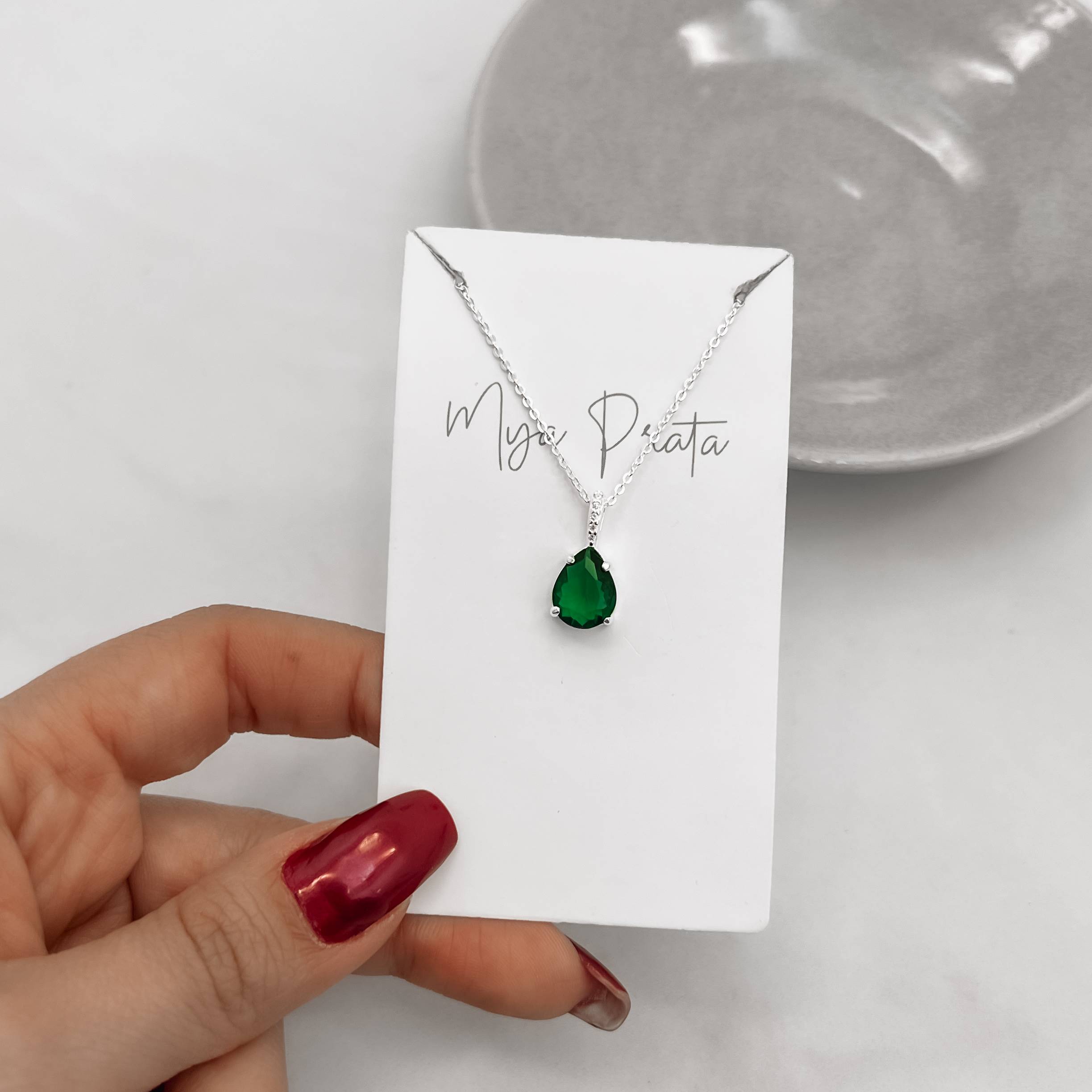 Colar pingente zircônia gota esmeralda 10x8mm elo cravejado corrente cadeadinho 45cm