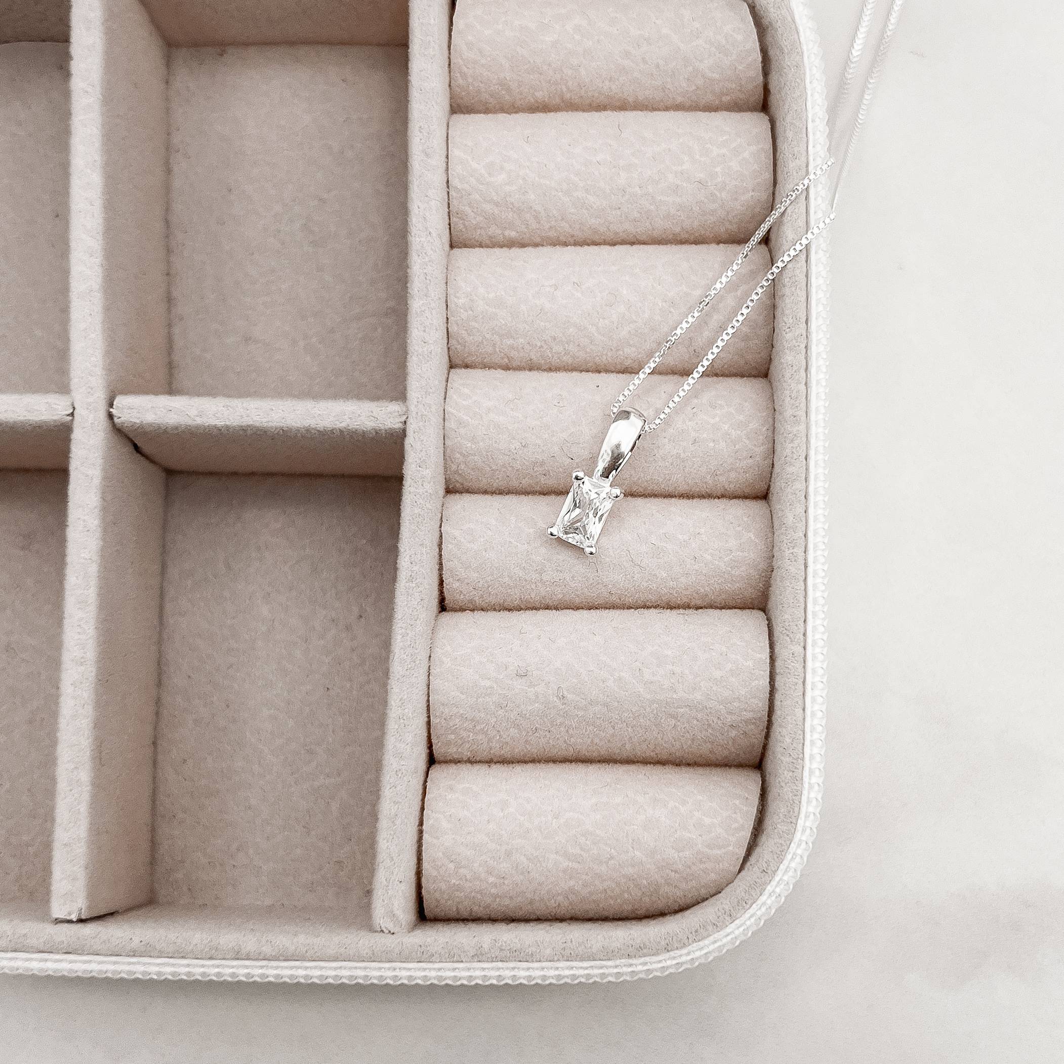 Imagem Secundária Colar pingente zircônia retangular 7mm 40cm