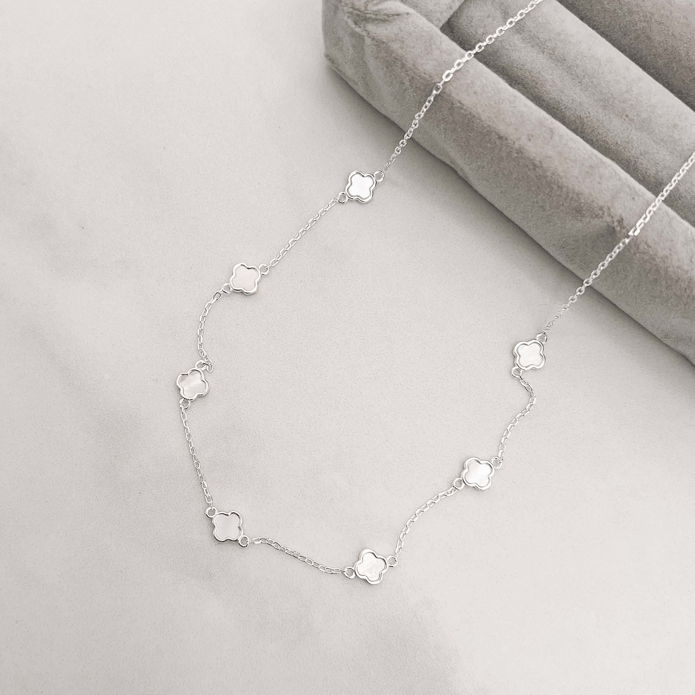 Colar entremeio trevos madrepérola 6mm corrente cadeado 60+5cm