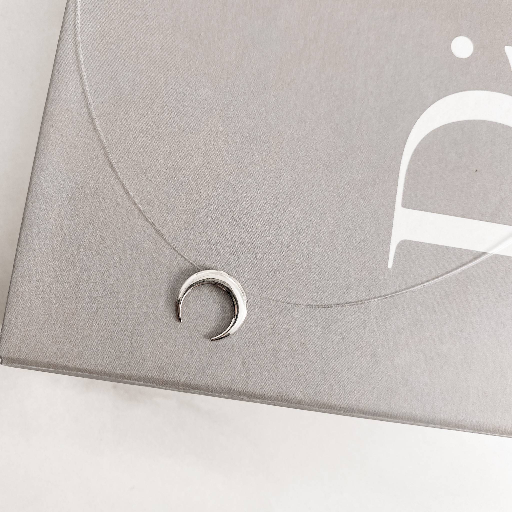 Colar nylon lua invertida 40cm