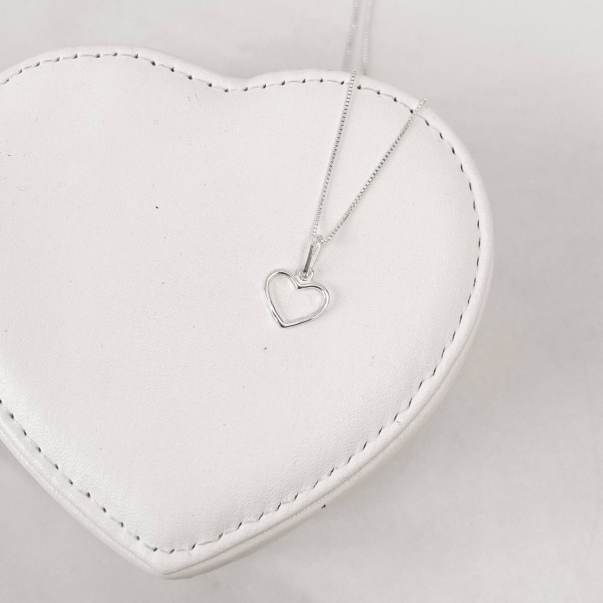 Imagem Colar pingente coração vazado 12mm 40cm