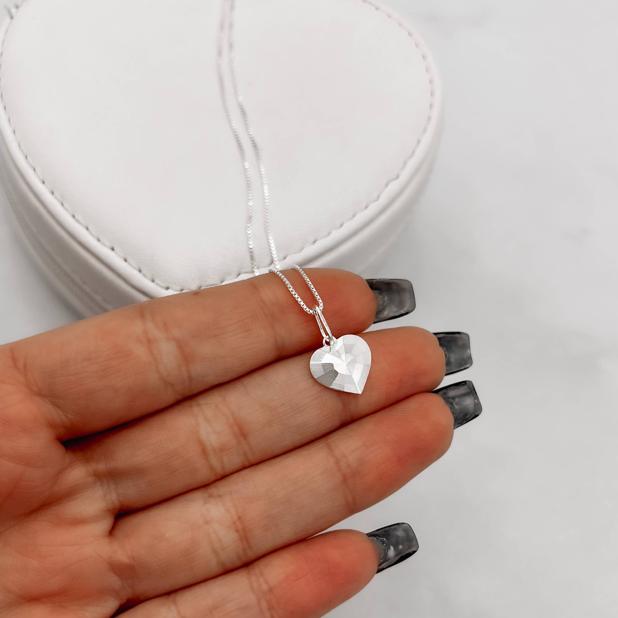 Colar pingente coração facetado 11mm 45cm