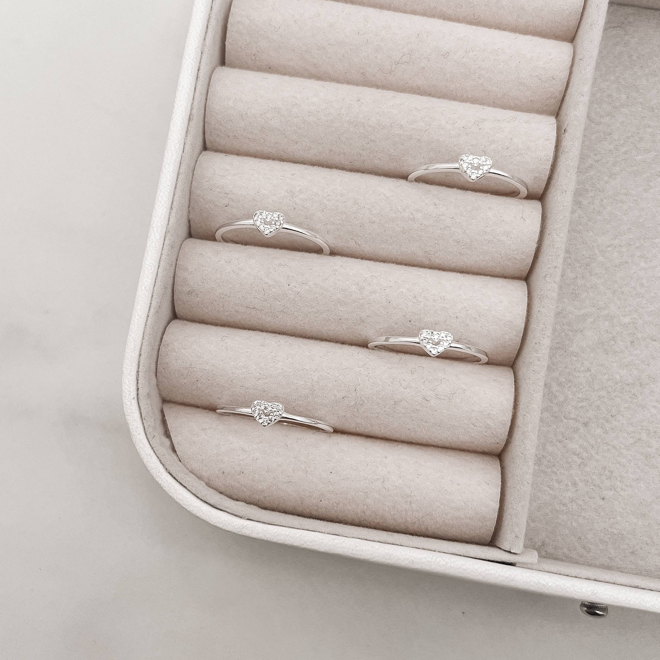 Imagem Anel mini coração vazado cravejado