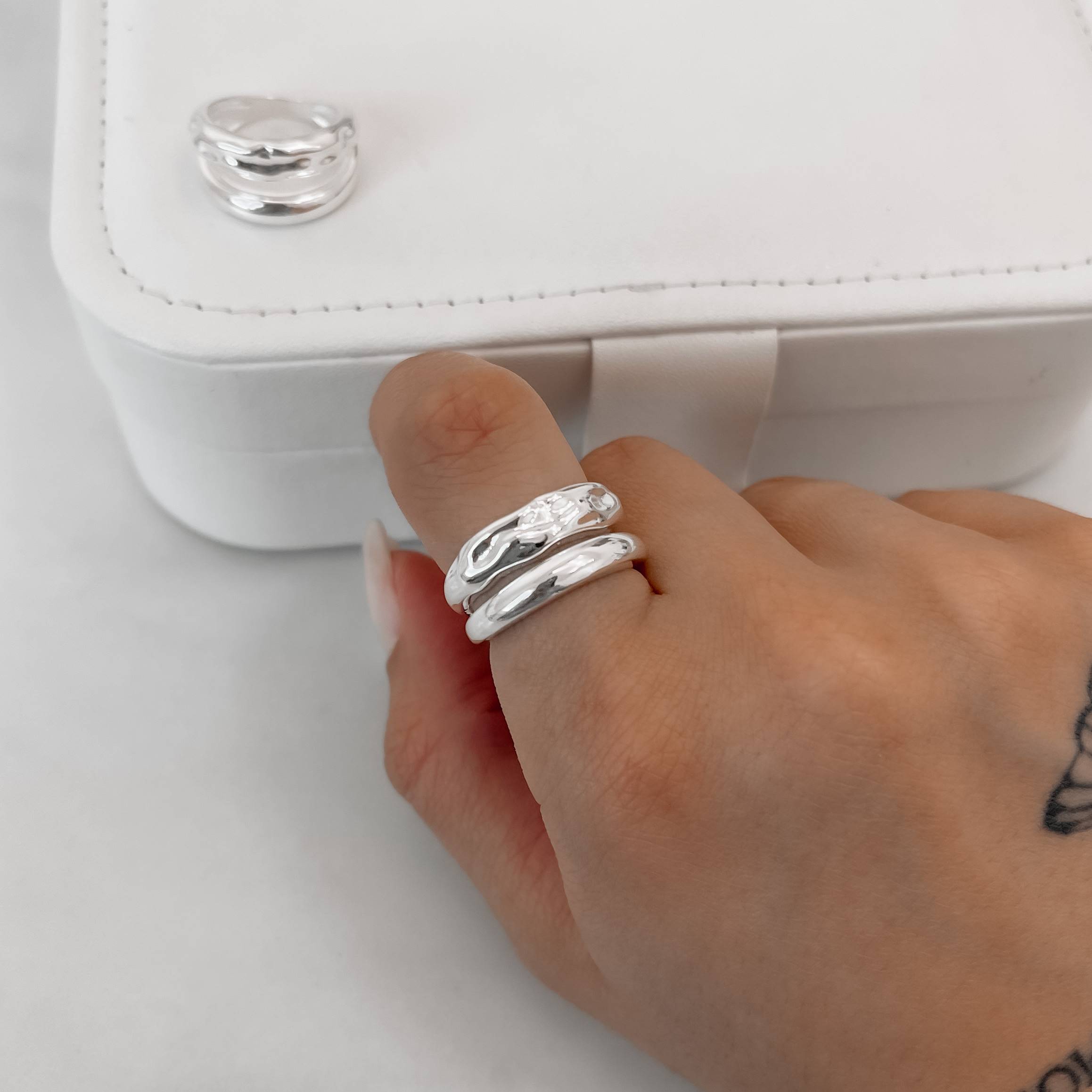 Anel duplo largo liso e texturizado