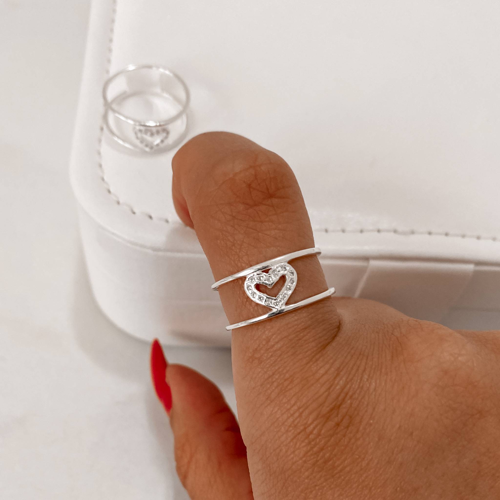 Anel aliança 2 fios com coração cravejado