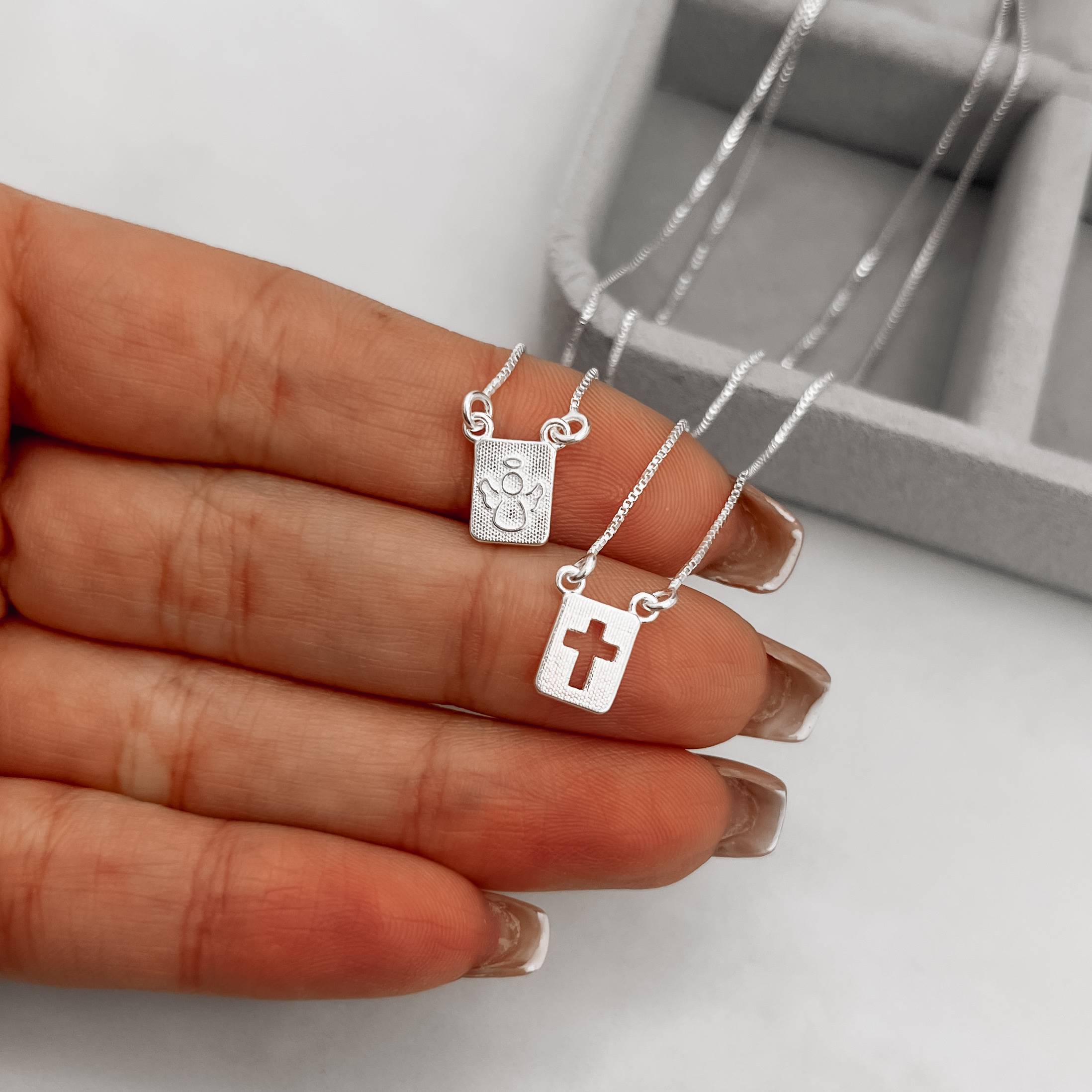 Escapulário placas anjo e cruz vazada v12 60cm