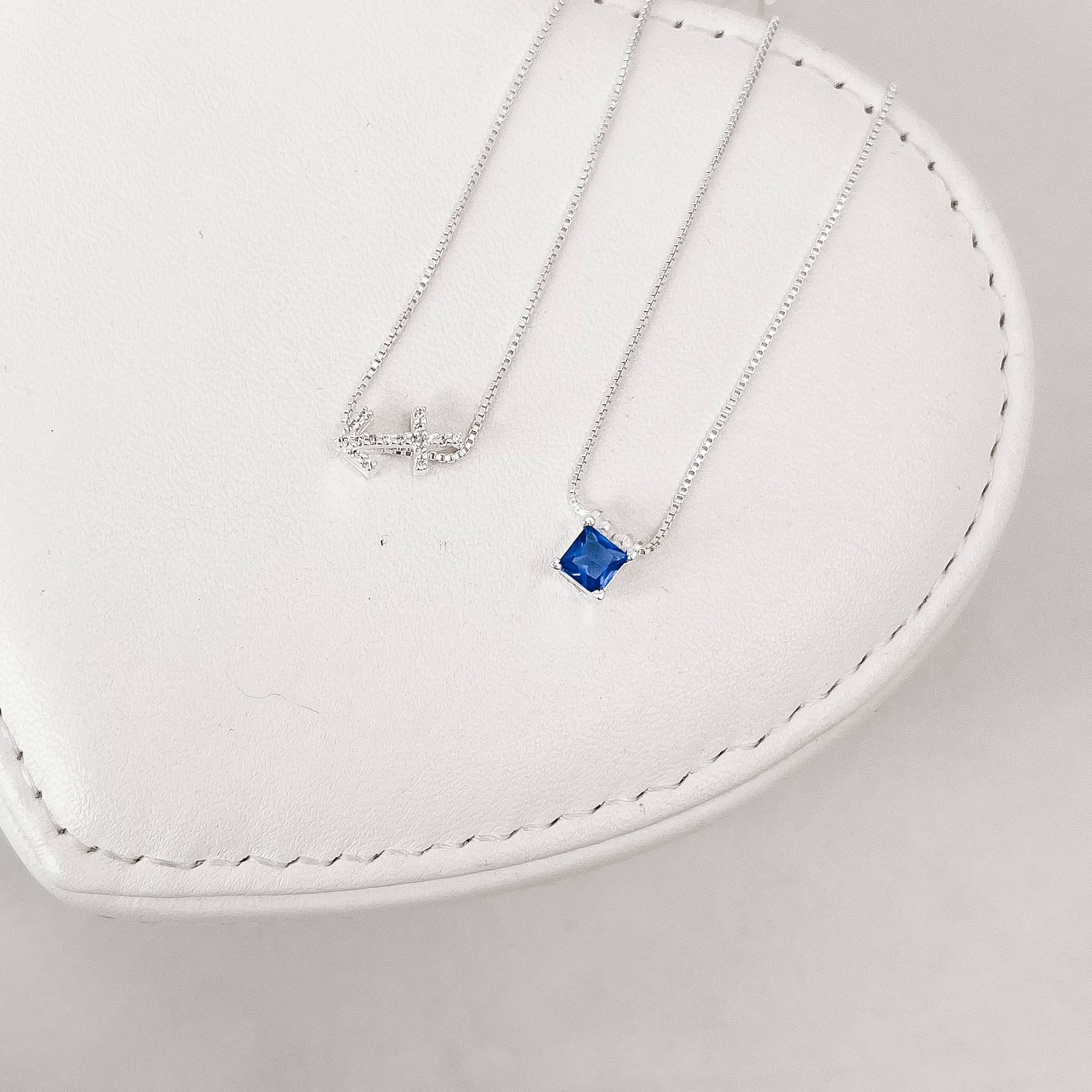 Escapulário signo Sagitário cravejado passante e zircônia quadrada azul escuro 60cm