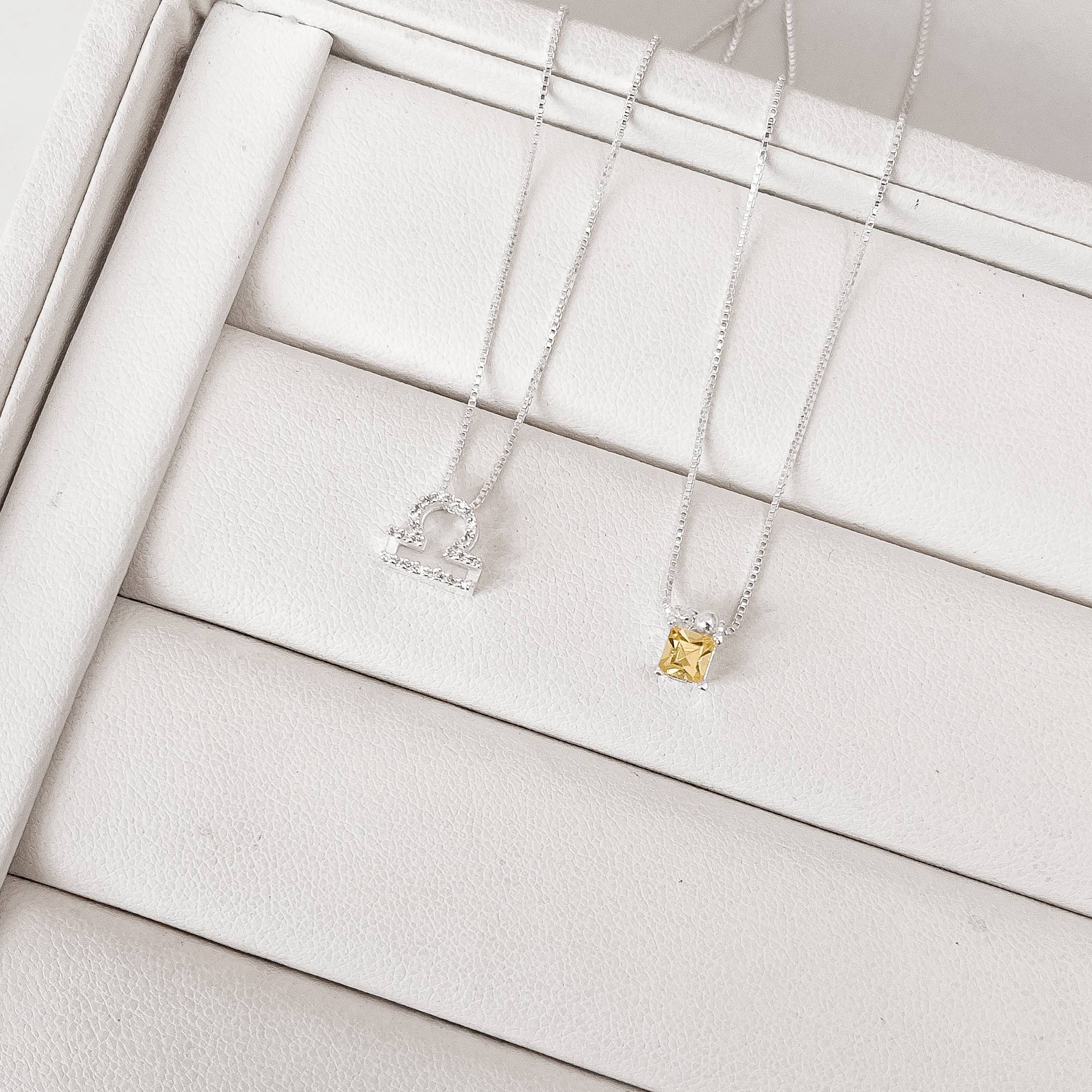 Escapulário signo Libra cravejado passante e zircônia quadrada amarela 60cm