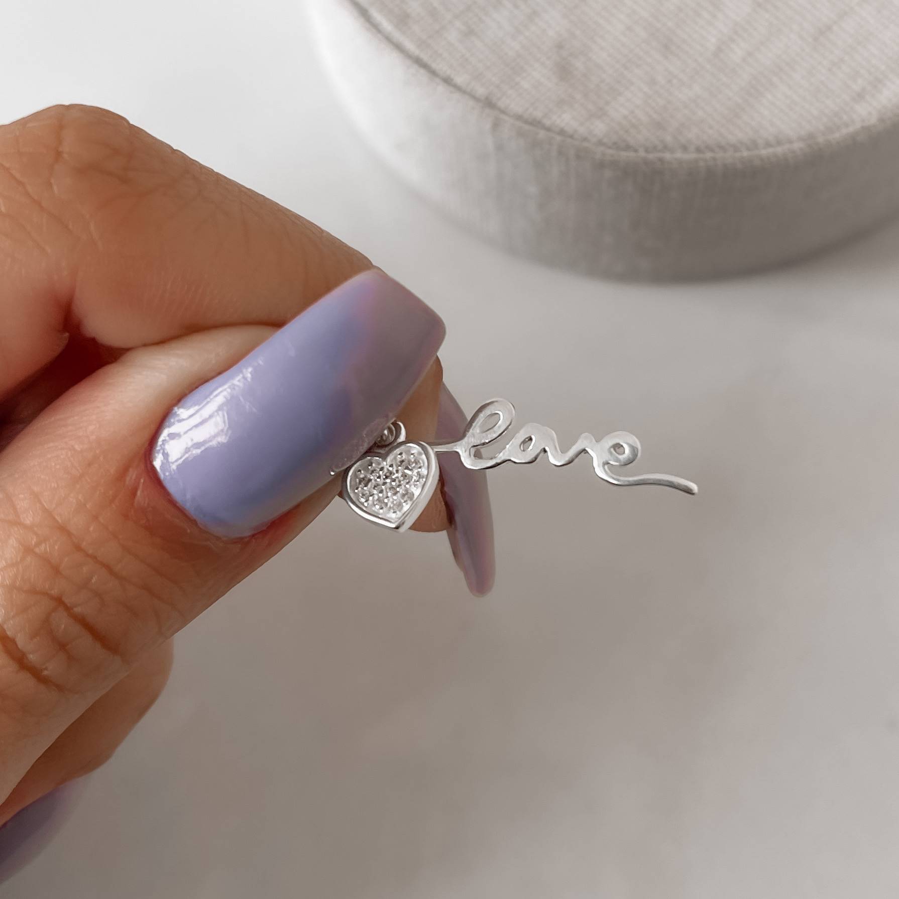 Pingente love e coração cravejado