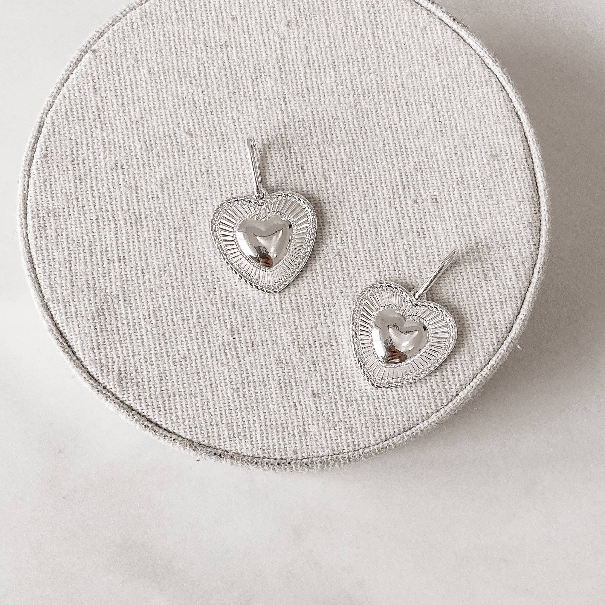 Pingente coração detalhe desenhado 17mm