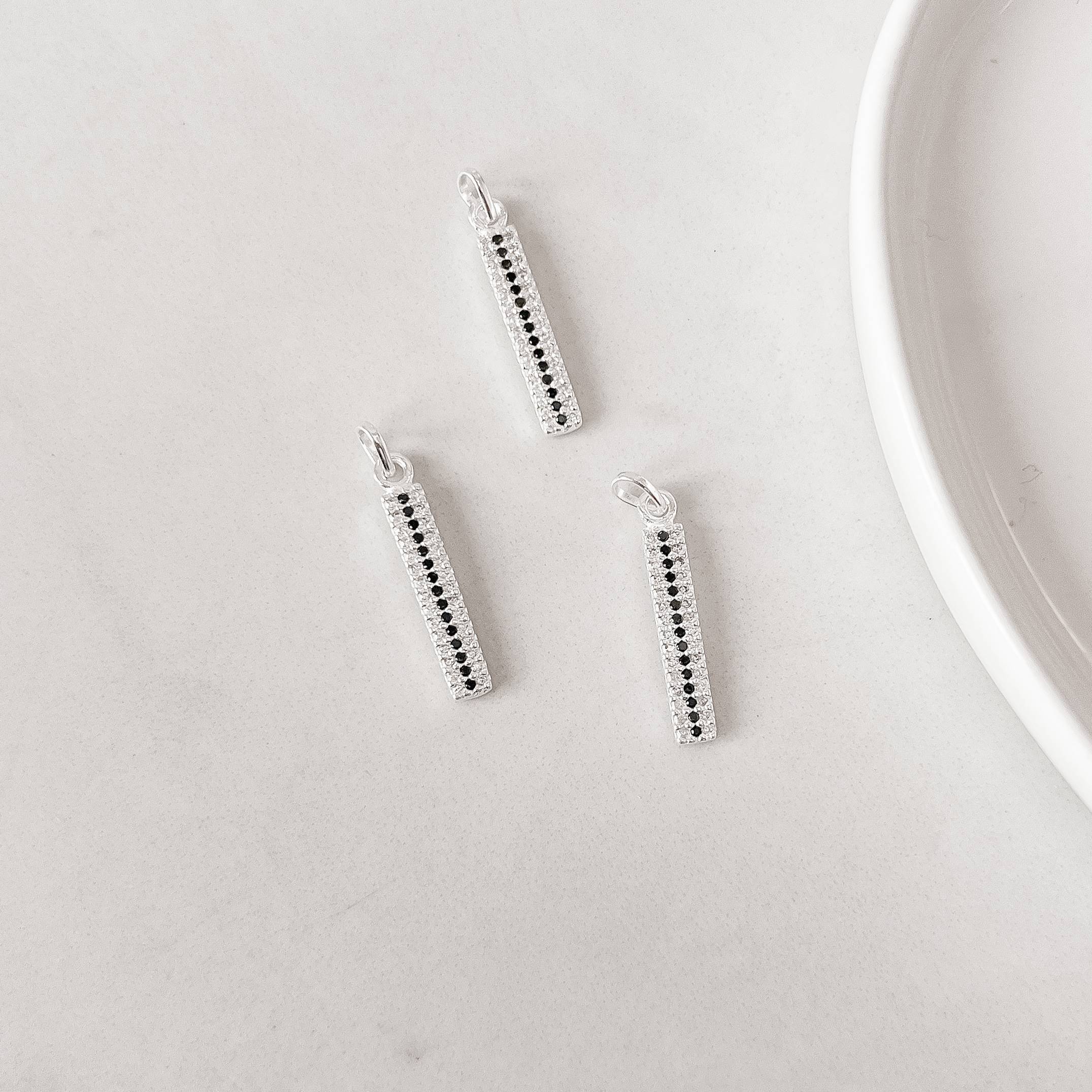 Imagem Secundária Pingente placa cravejada zircônias cristal e preto 21mm