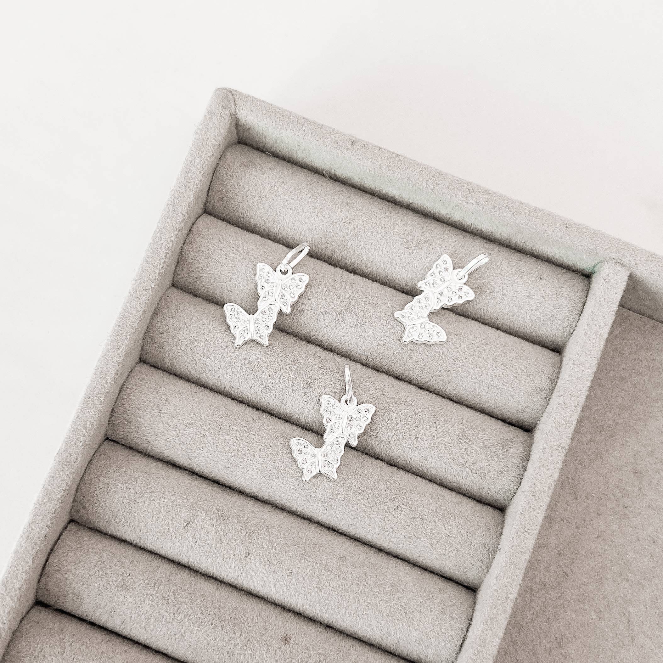 Pingente borboletas cravejadas 15mm