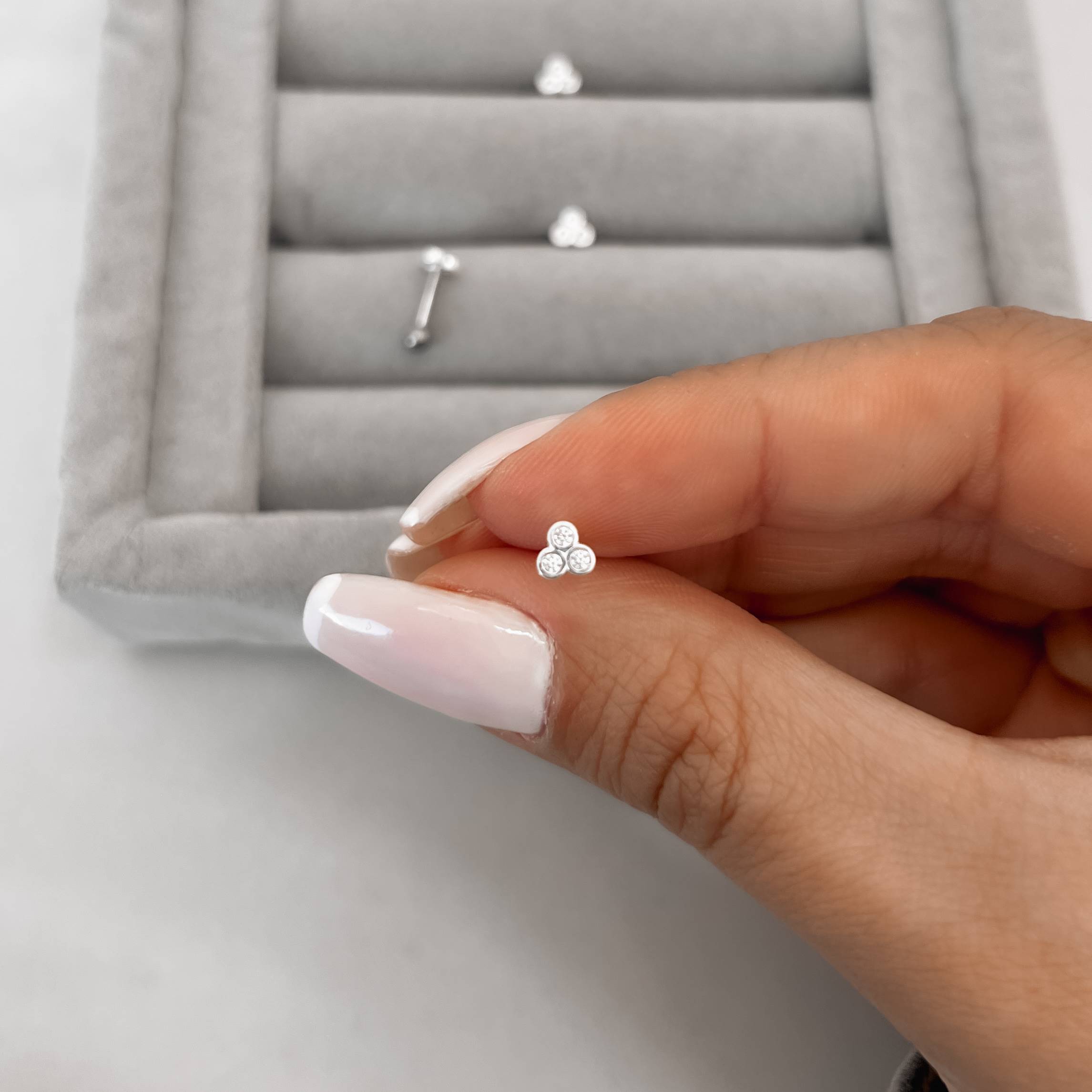 Piercing haste 3 zircônias 4mm