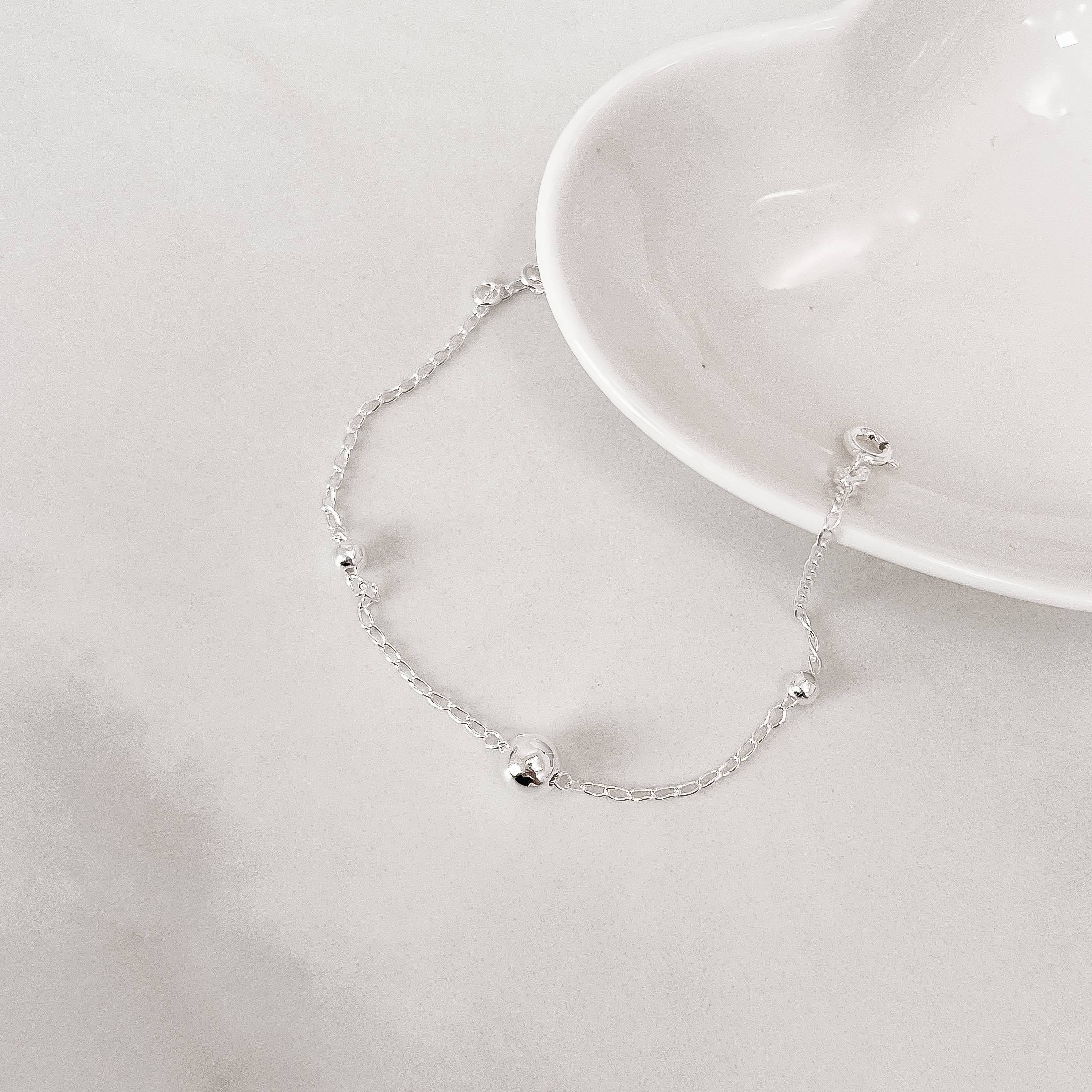 Pulseira entremeio bolas 4 e 7mm corrente cadeado