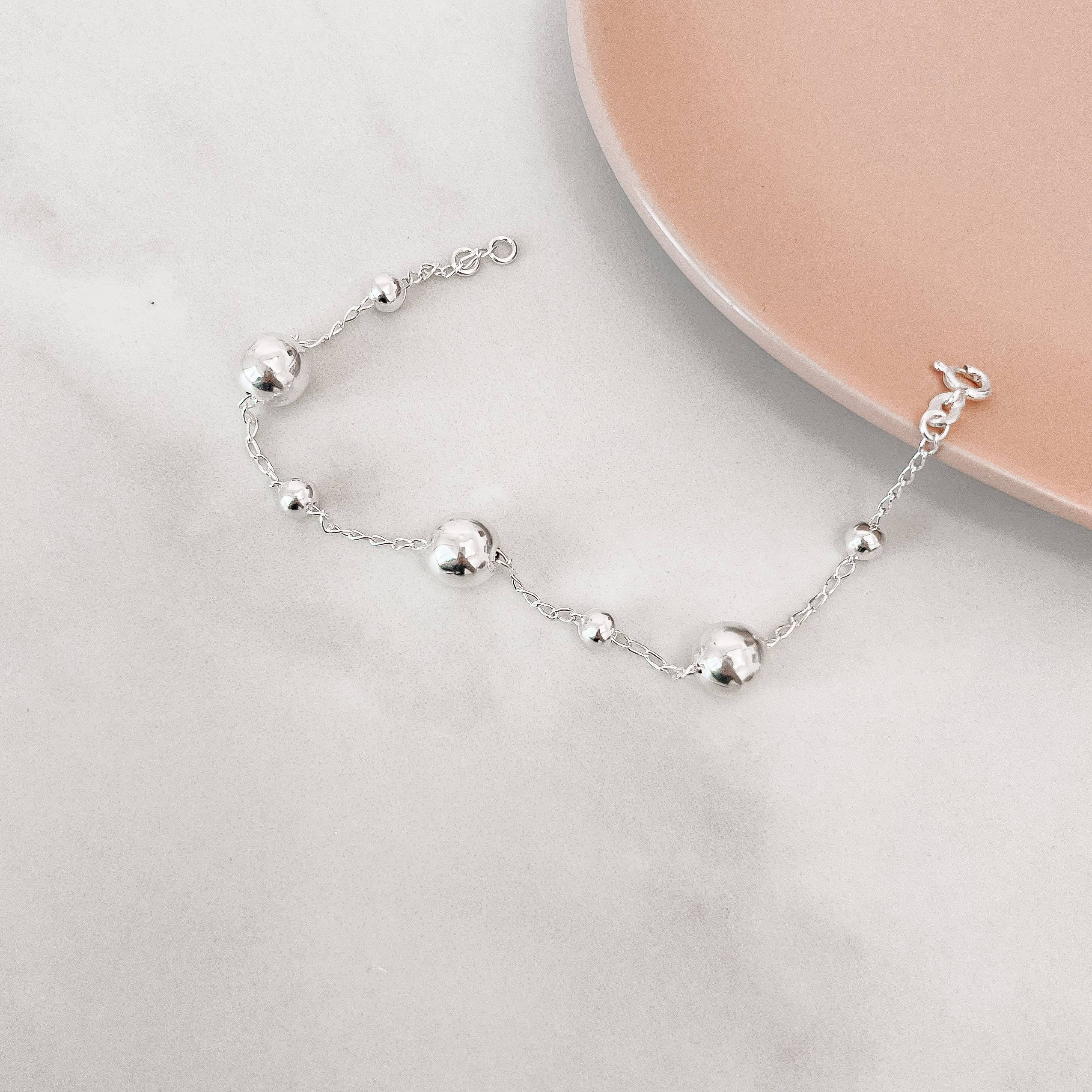 Pulseira entremeio bolas 5 e 9mm corrente cadeado