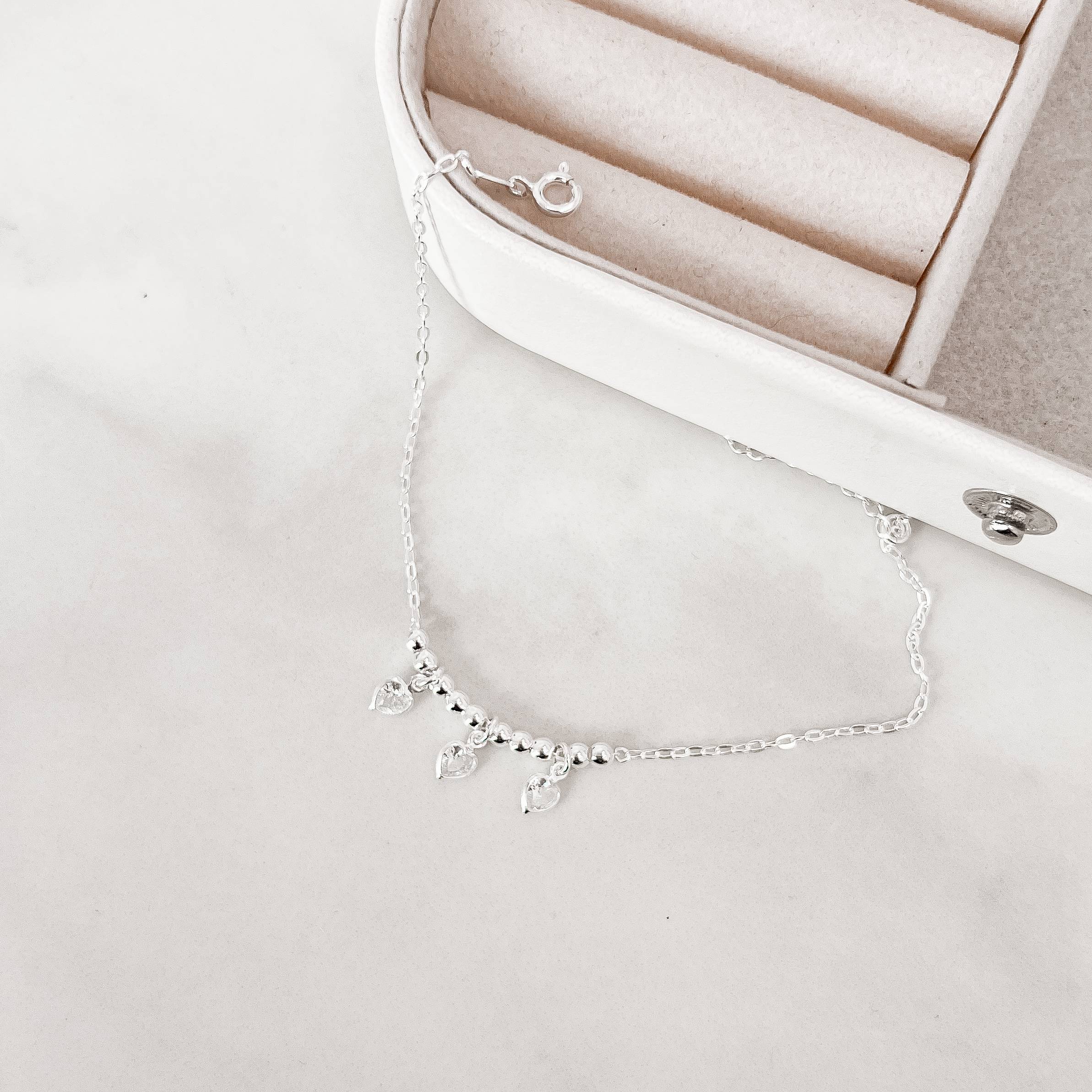 Imagem Secundária Pulseira entremeio bolas 3mm pingentes zircônia coração