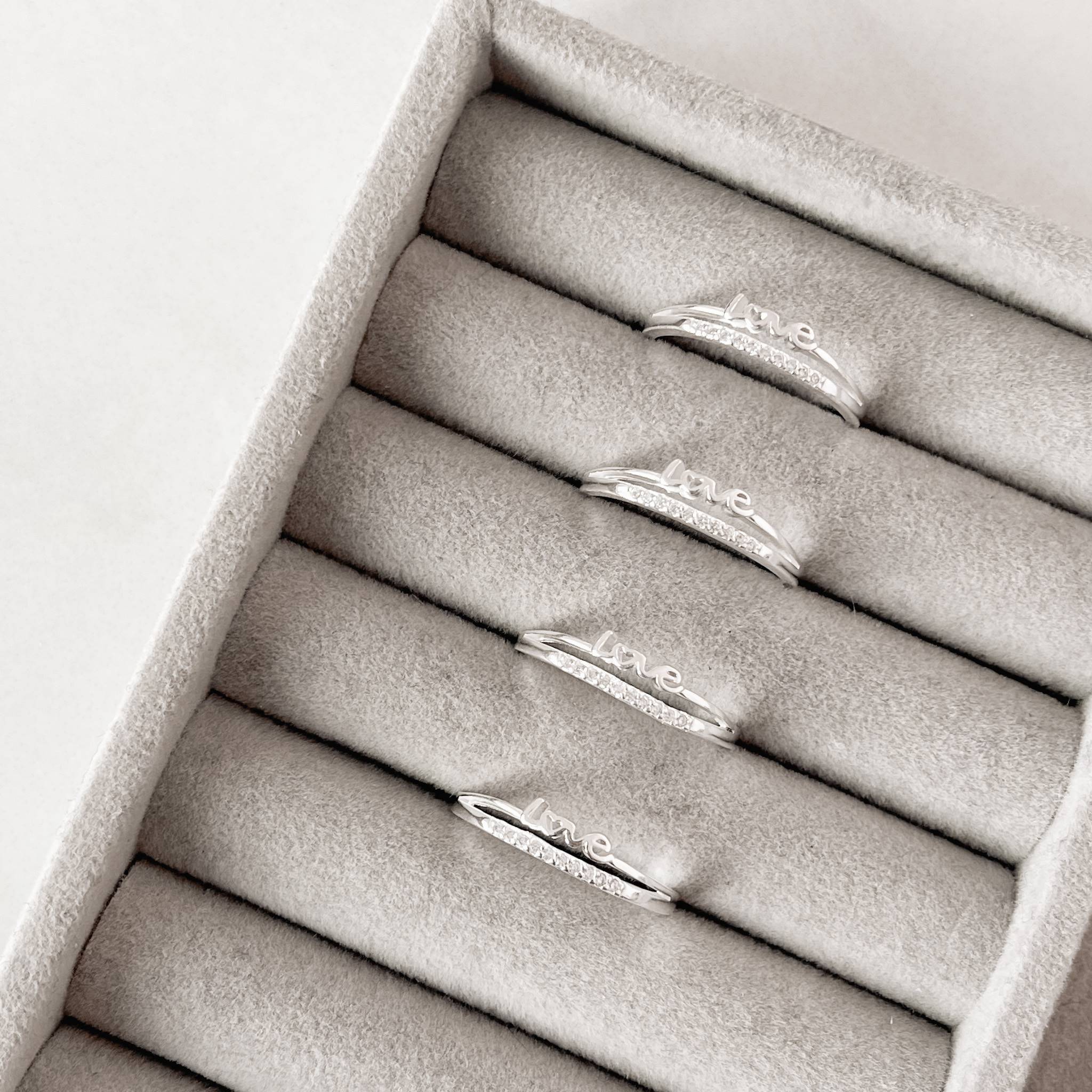 Imagem Secundária Anel duplo meia aliança e love