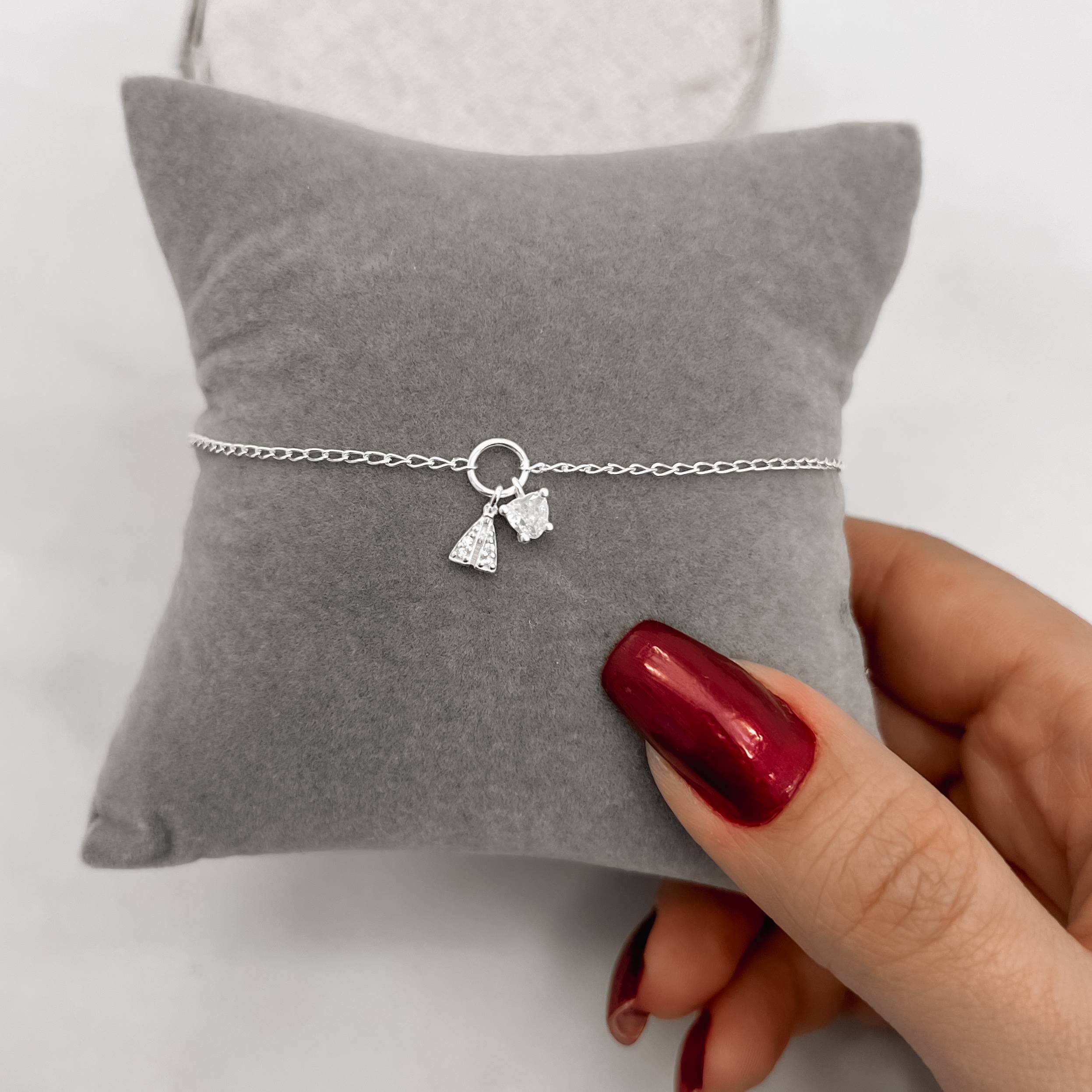 Pulseira entremeio círculo pingentes Nsa. Sra. Aparecida e zircônia coração