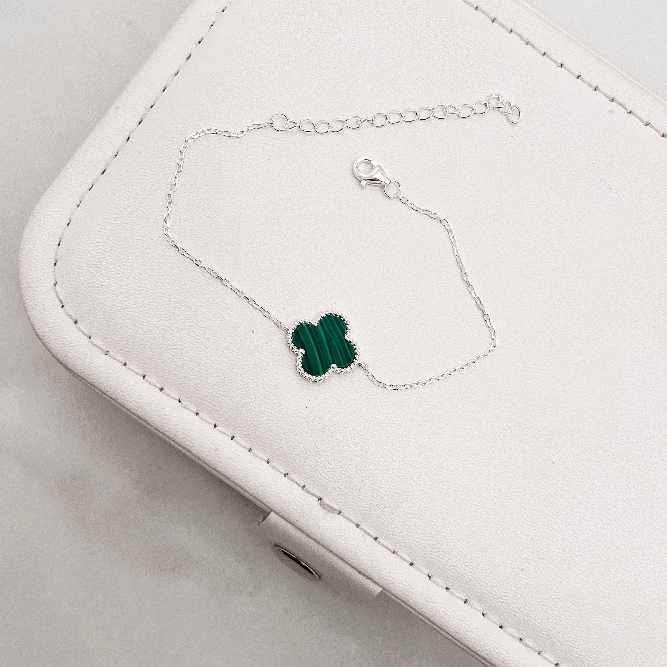 Pulseira entremeio trevo malaquita com bolinhas 14mm