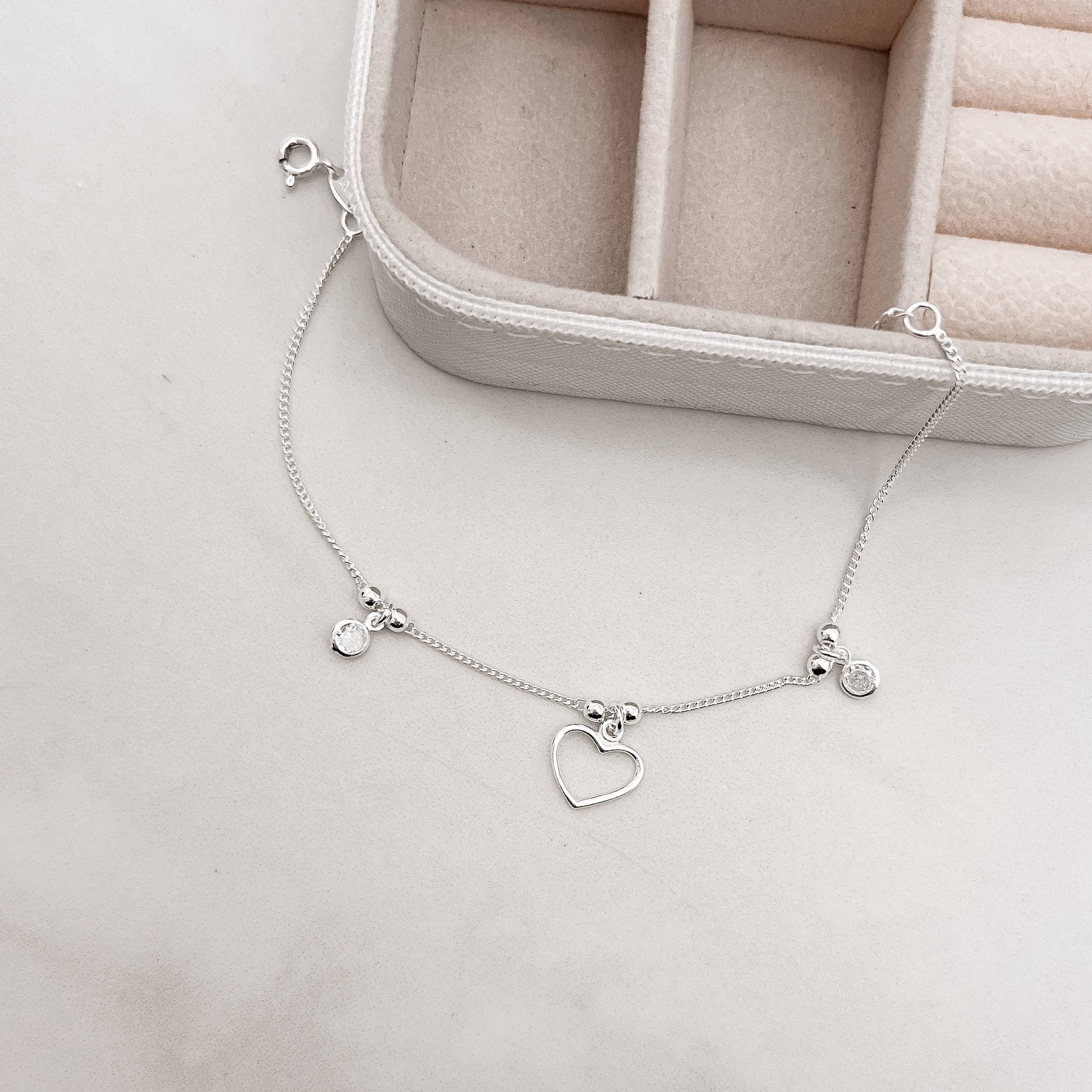 Imagem Secundária Pulseira entremeios bolas com pingentes zircônias e coração