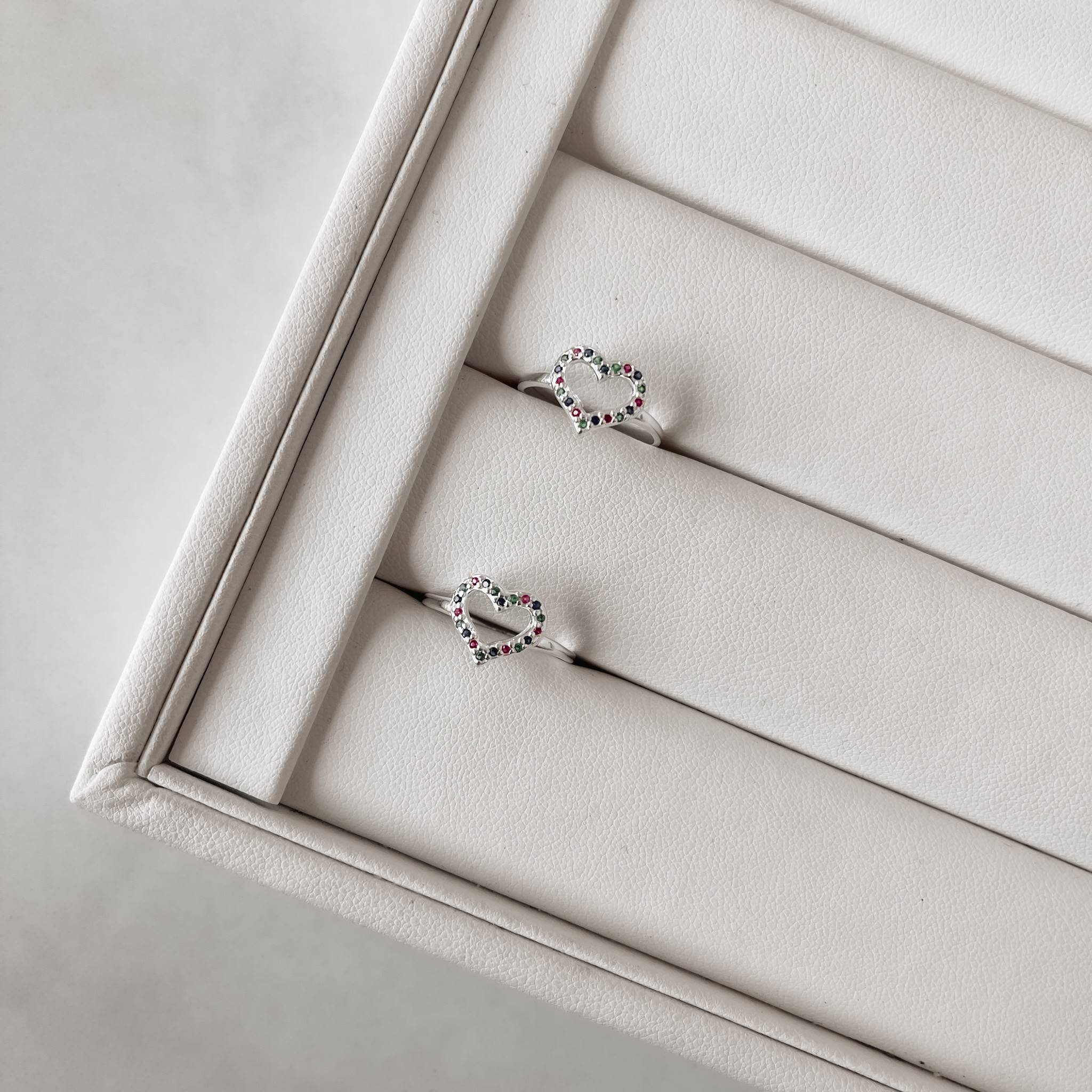 Imagem Secundária Anel coração vazado cravejado colorido 10mm