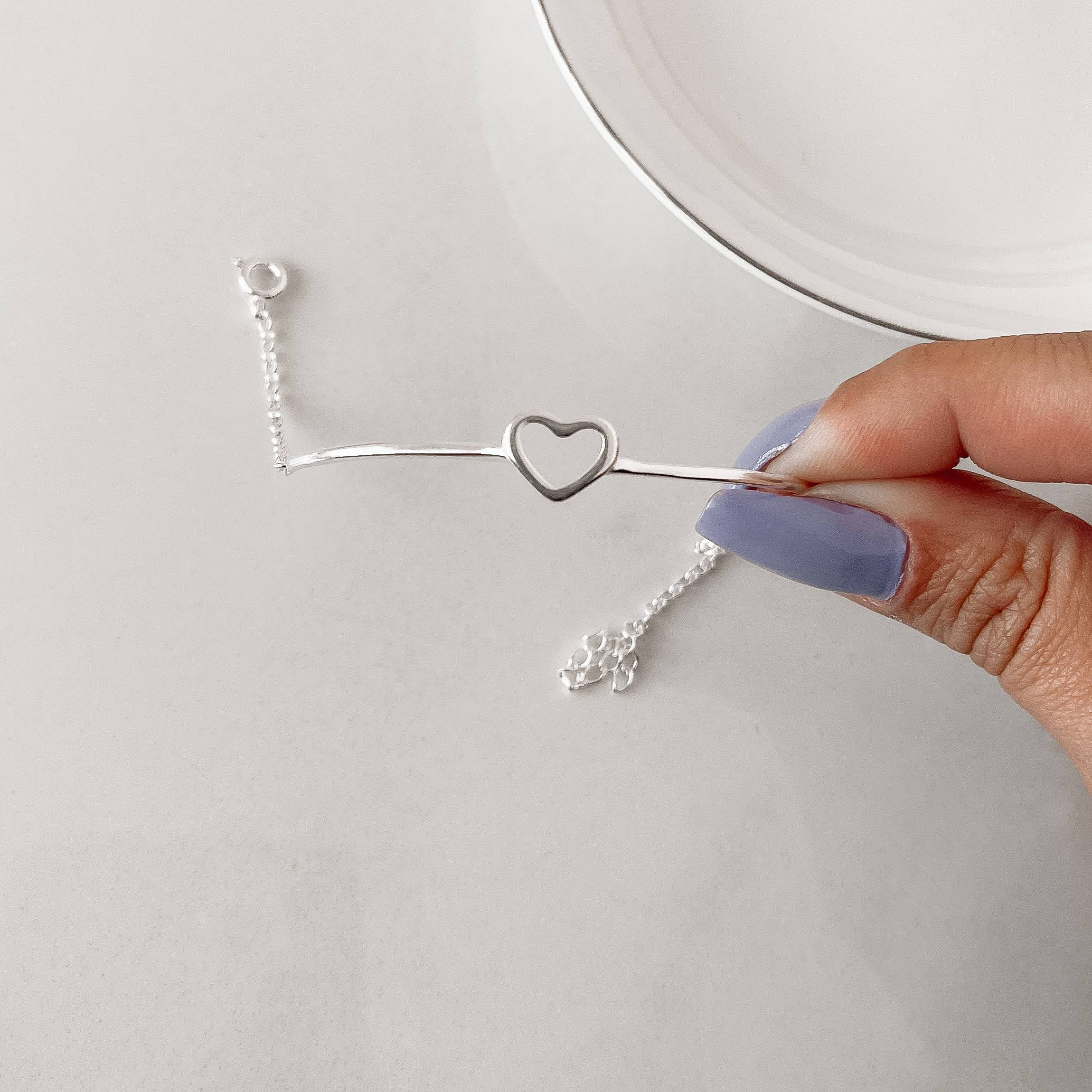 Imagem Secundária Pulseira entremeio fio rígido com coração vazado