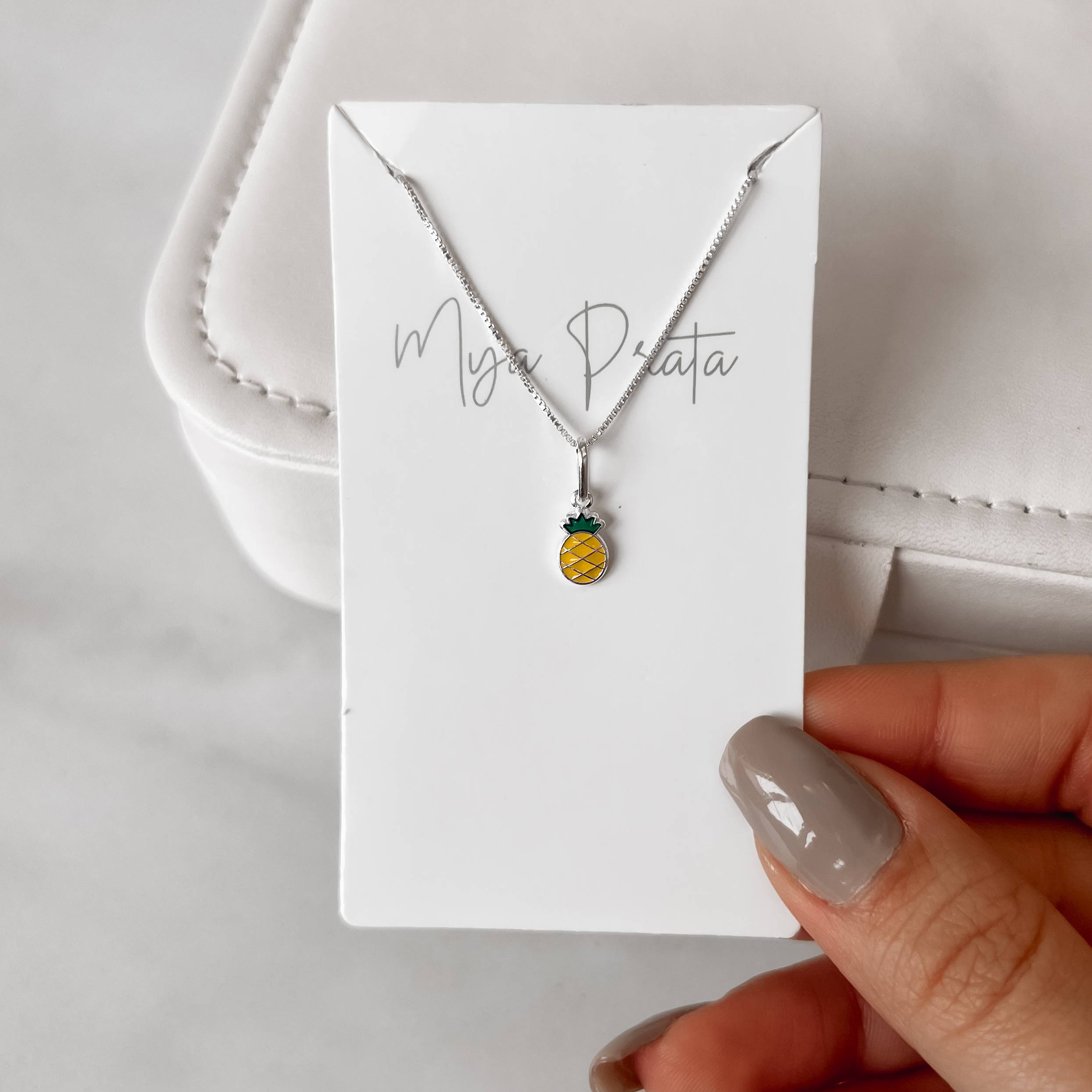 Colar pingente abacaxi resina 10mm 40cm