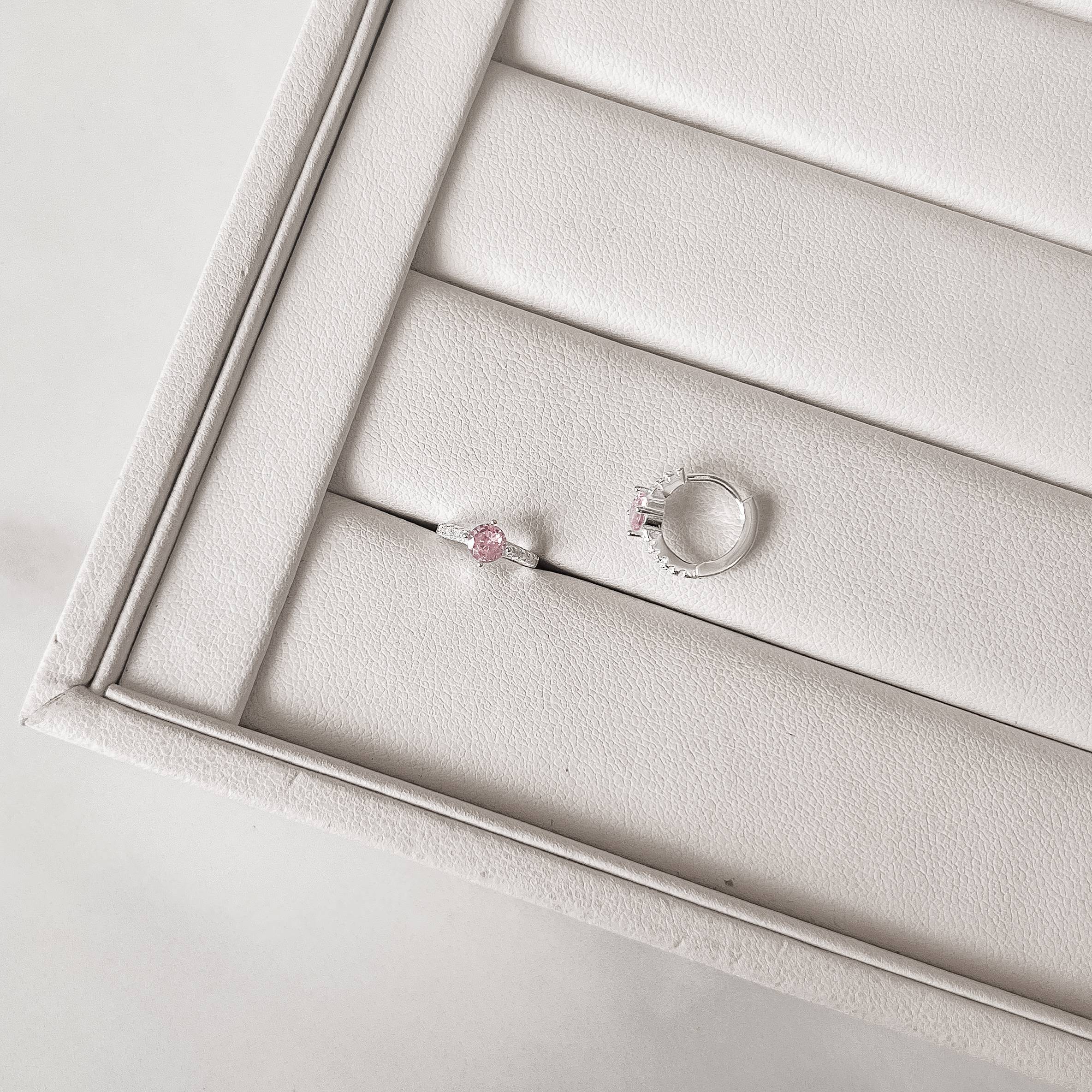 Imagem Argola click cravejada 11mm detalhe zircônia redonda rosa