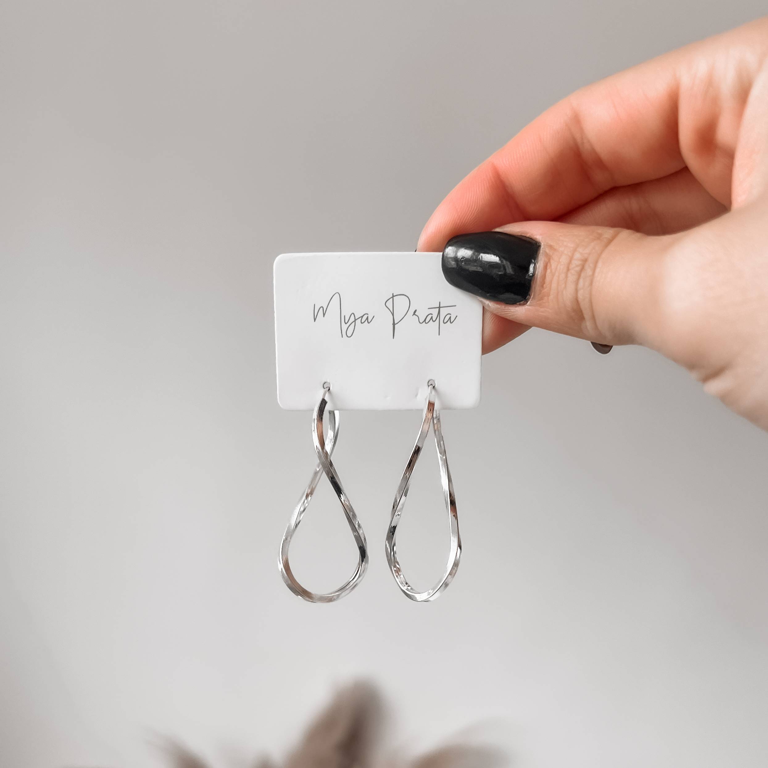 Imagem Secundária Argola infinito 43mm fio quadrado