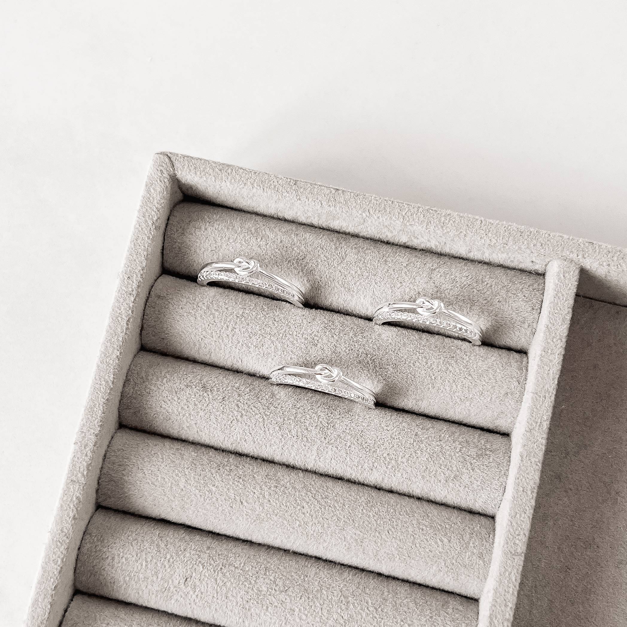 Imagem Anel fio duplo meia aliança e nó