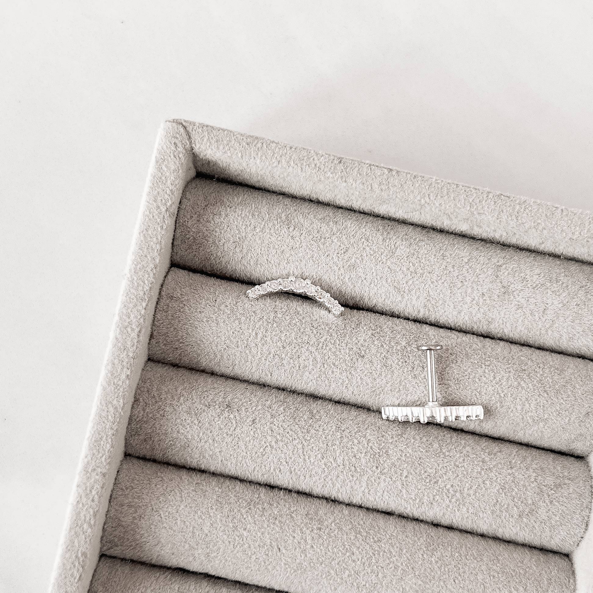 Piercing haste fixa cluster cravejado 16mm