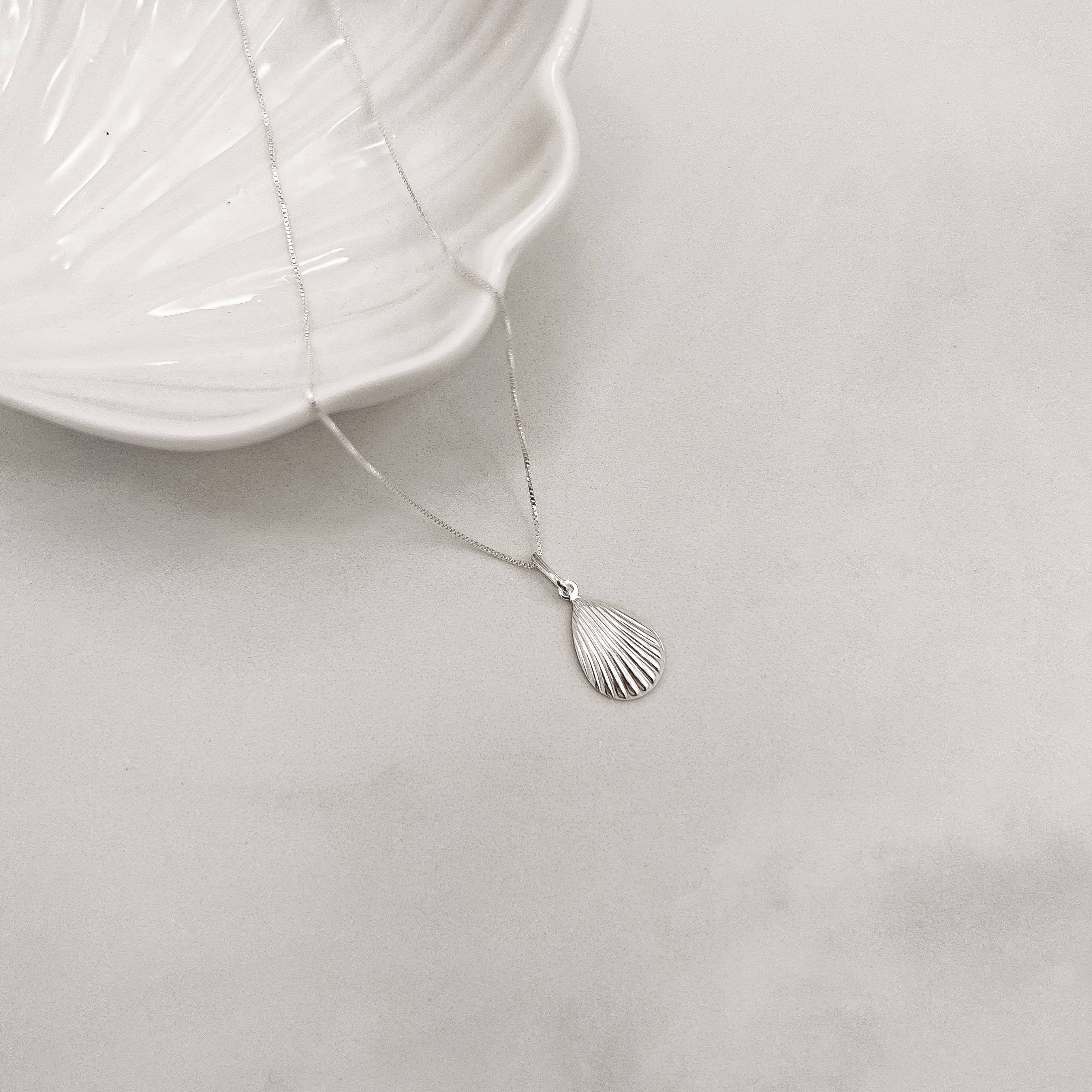 Colar pingente gota com vinco 16mm 45cm